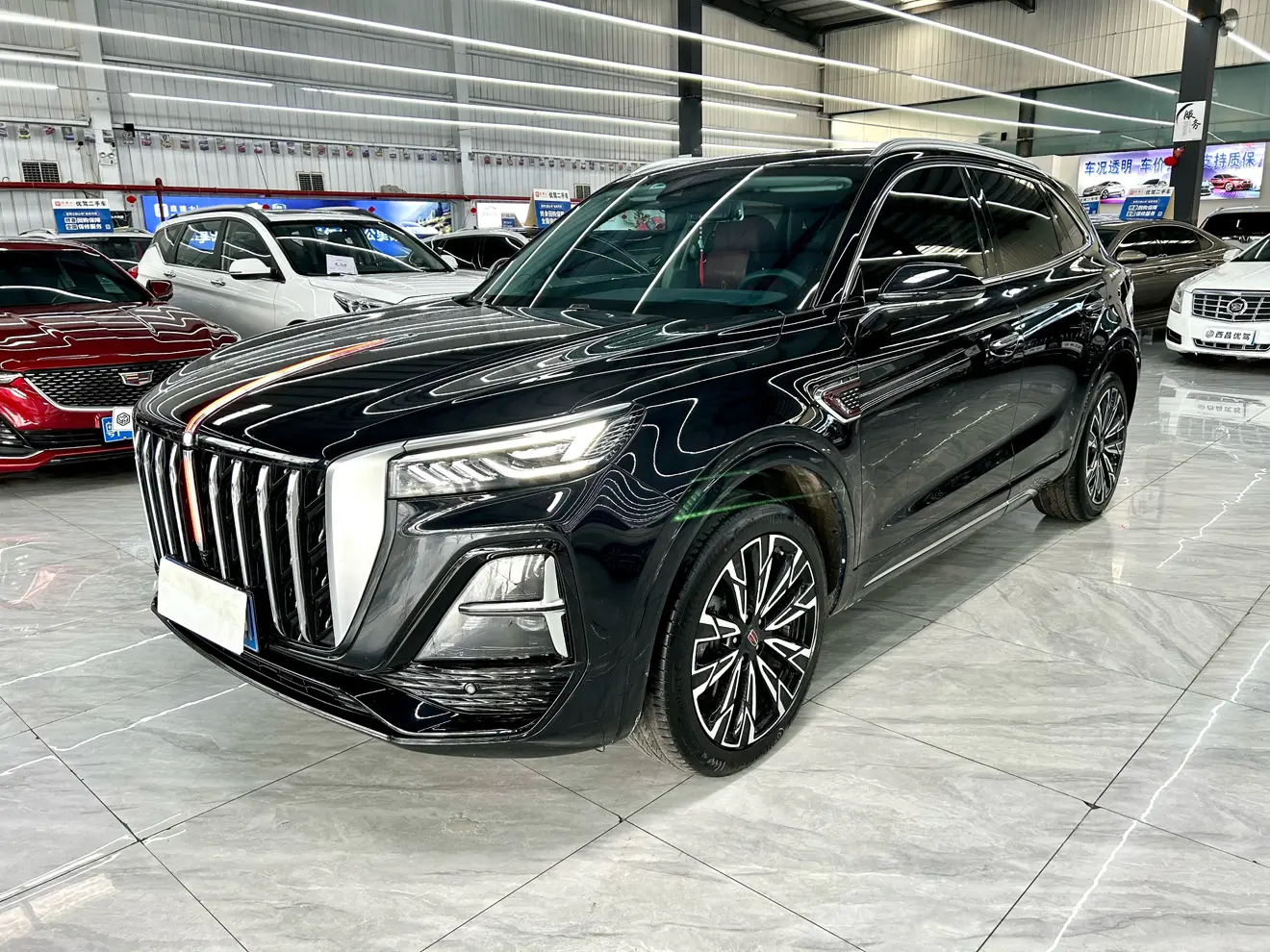 Hongqi HS5  из Китая