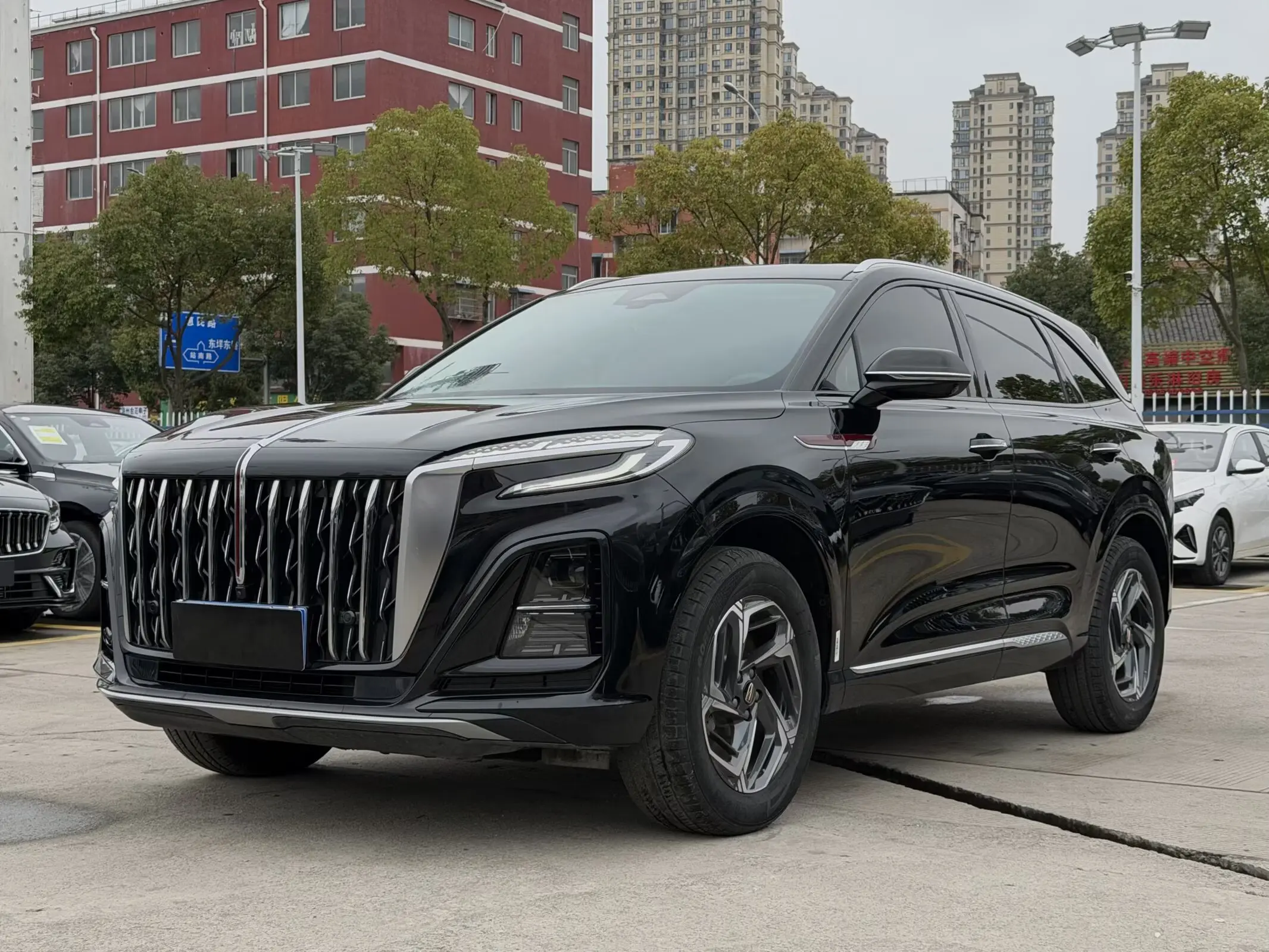 Hongqi HS3  из Китая