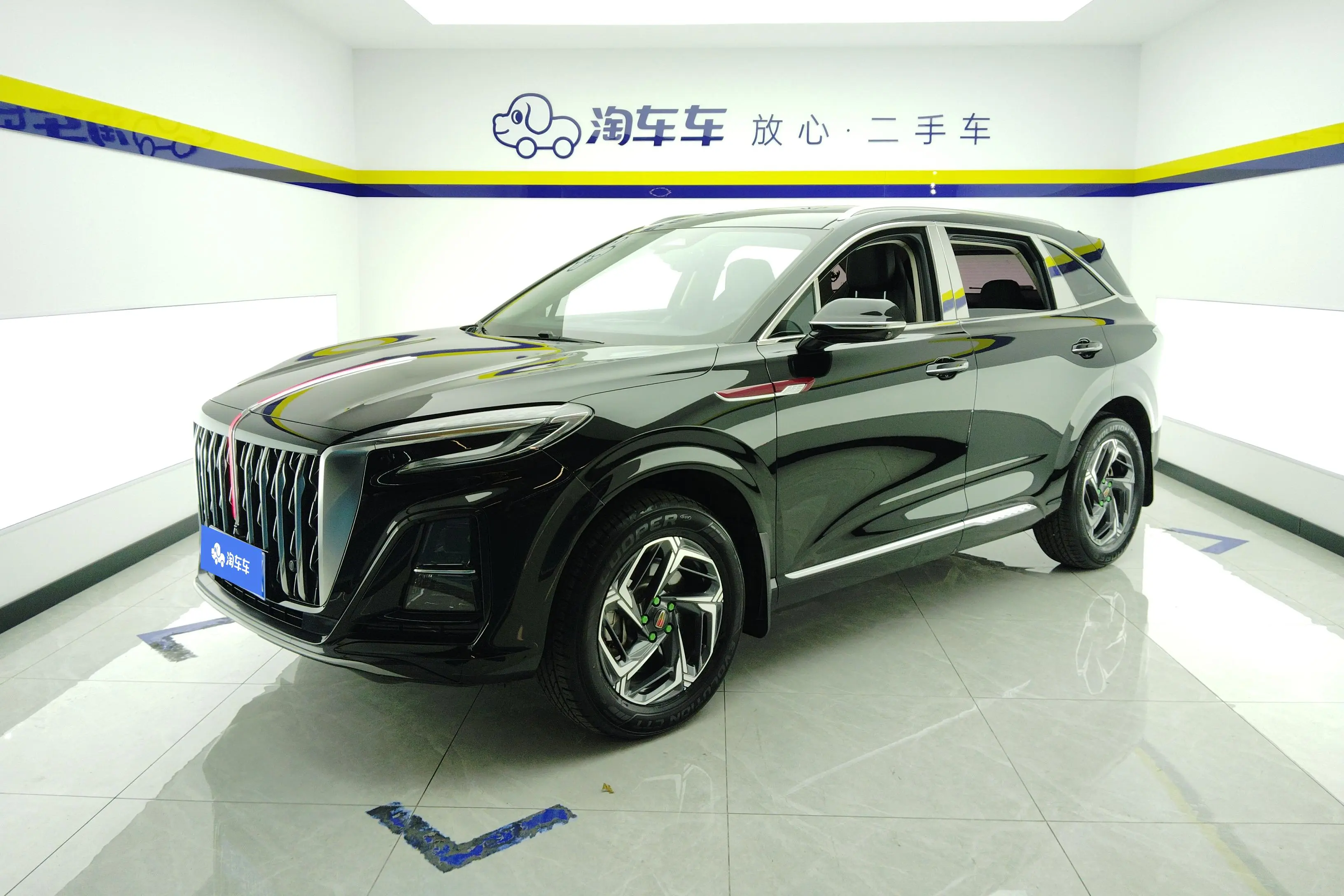 Hongqi HS3  из Китая