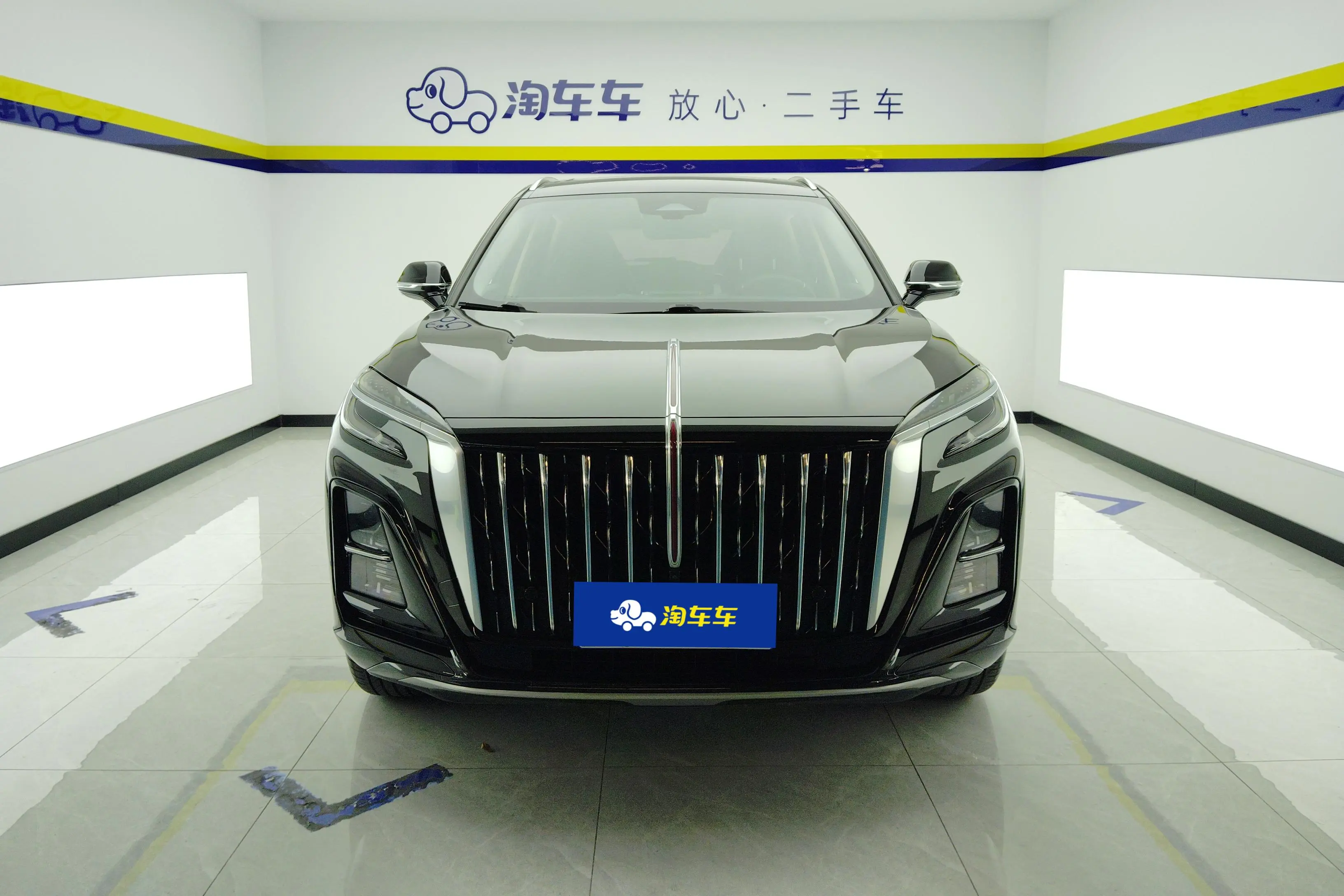 Hongqi HS3  из Китая