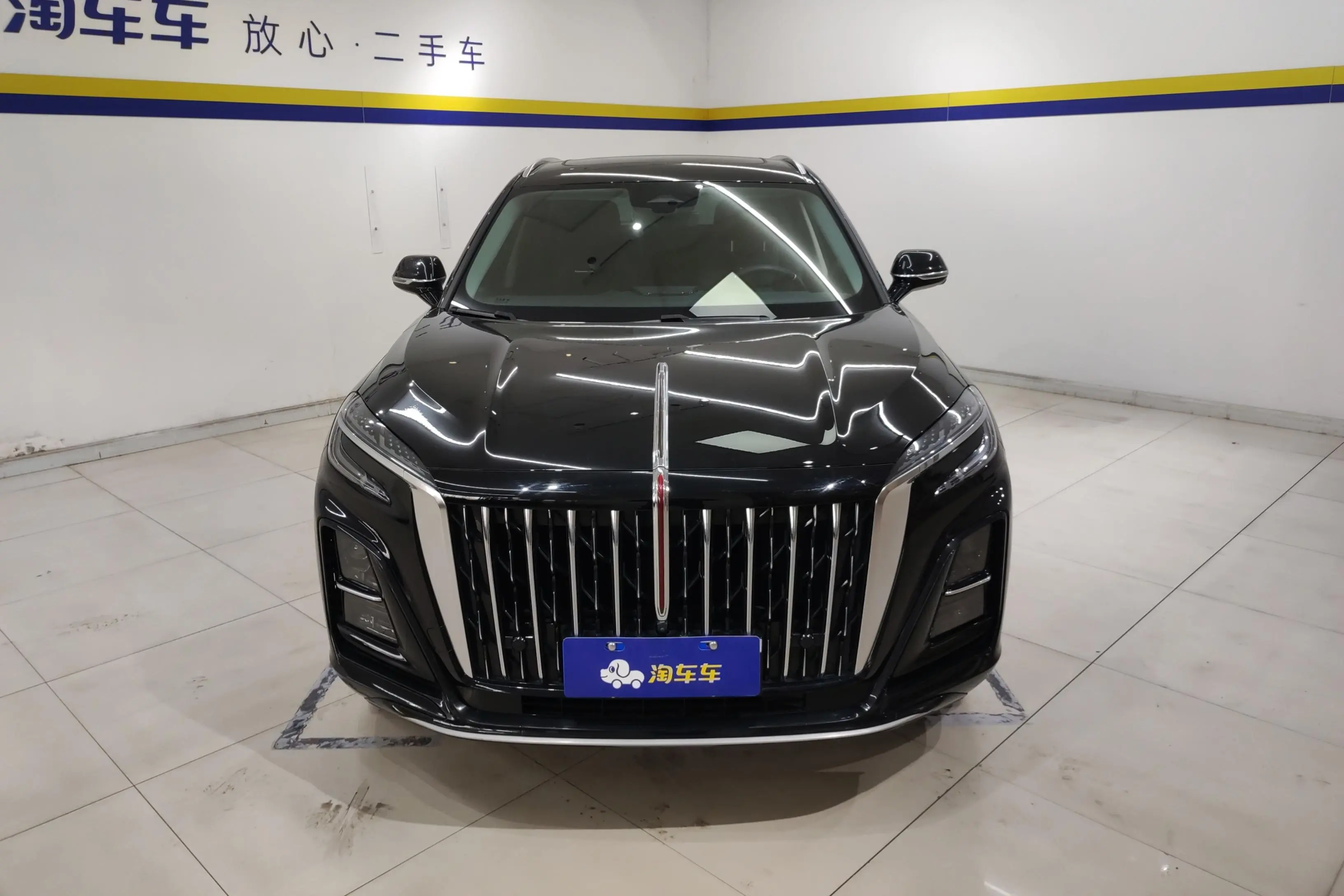 Hongqi HS3  из Китая