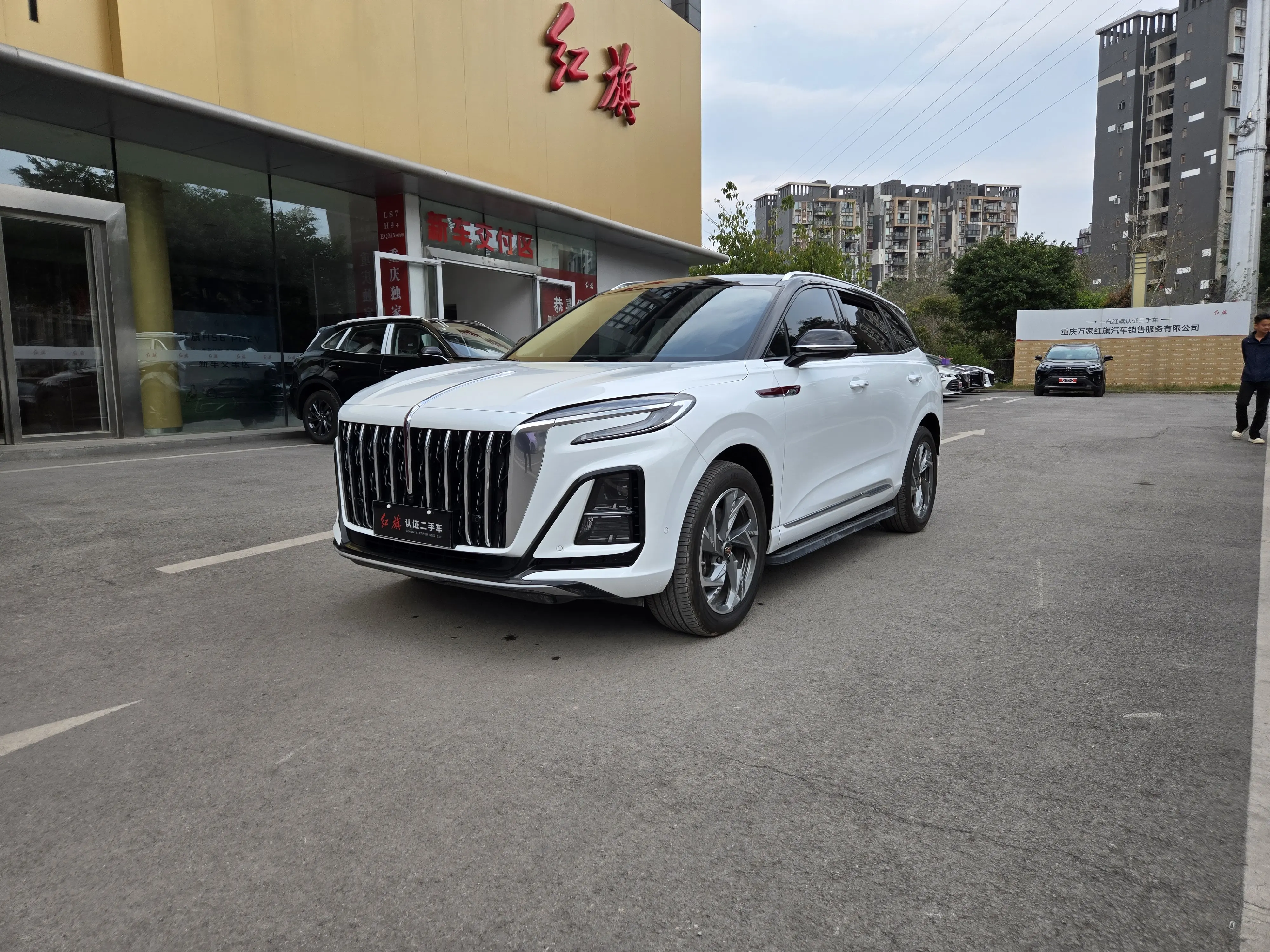 Hongqi HS3  из Китая