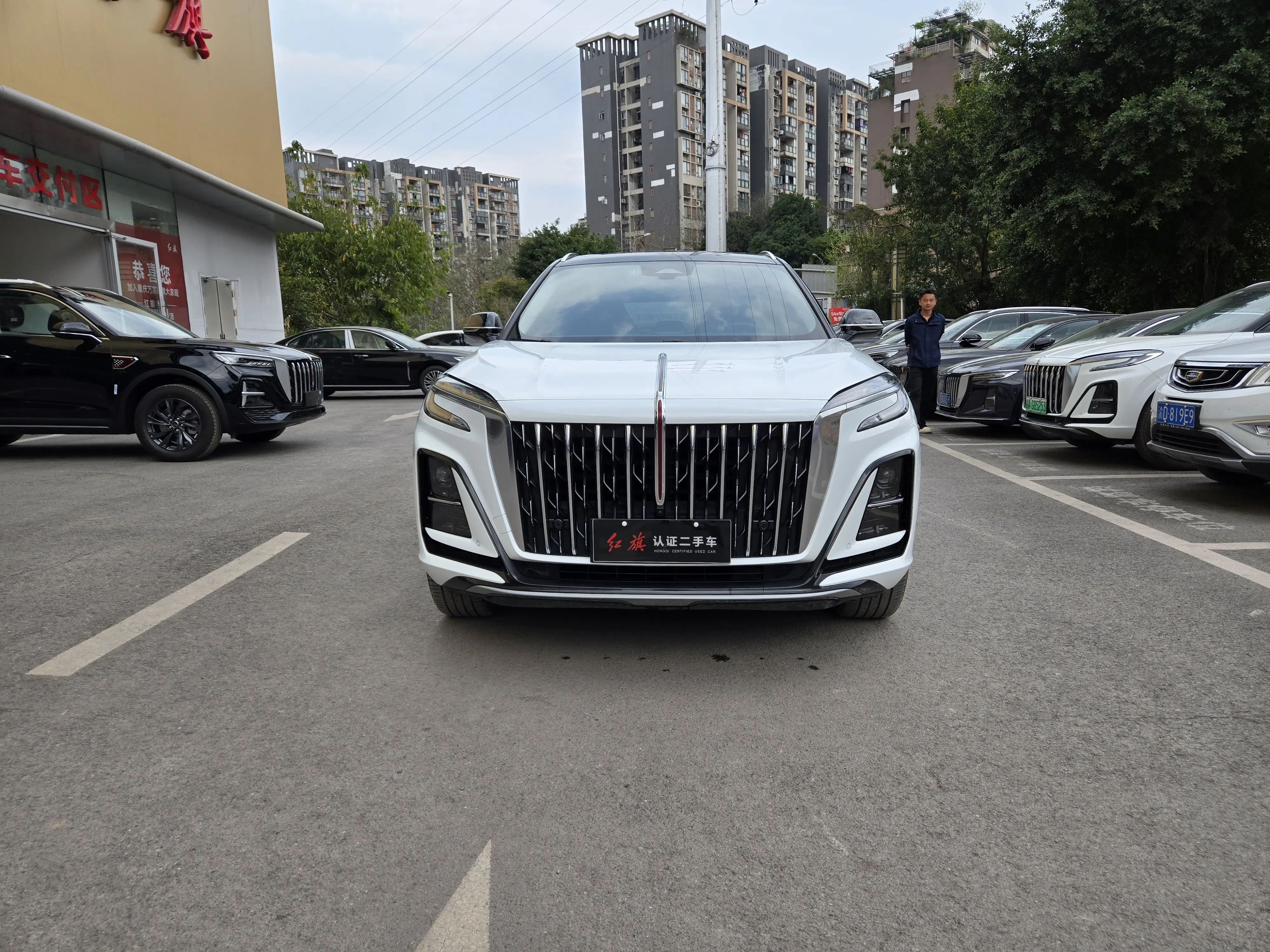 Hongqi HS3  из Китая