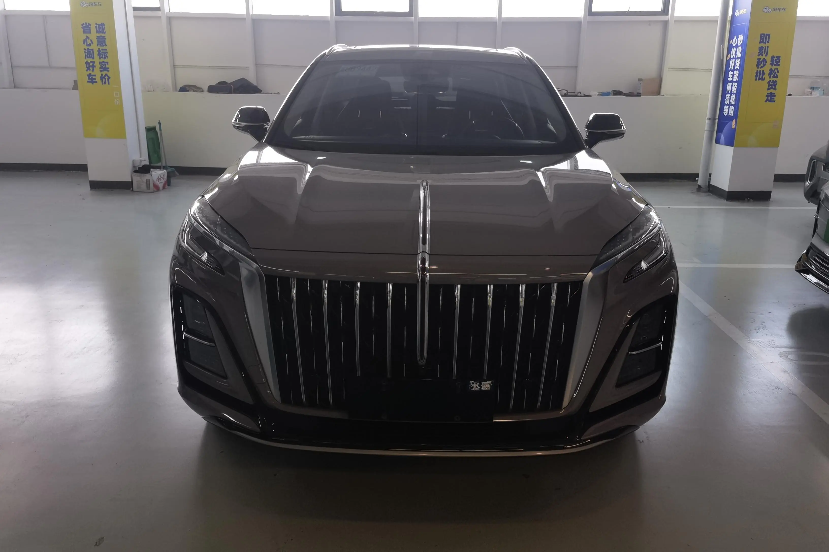 Hongqi HS3  из Китая