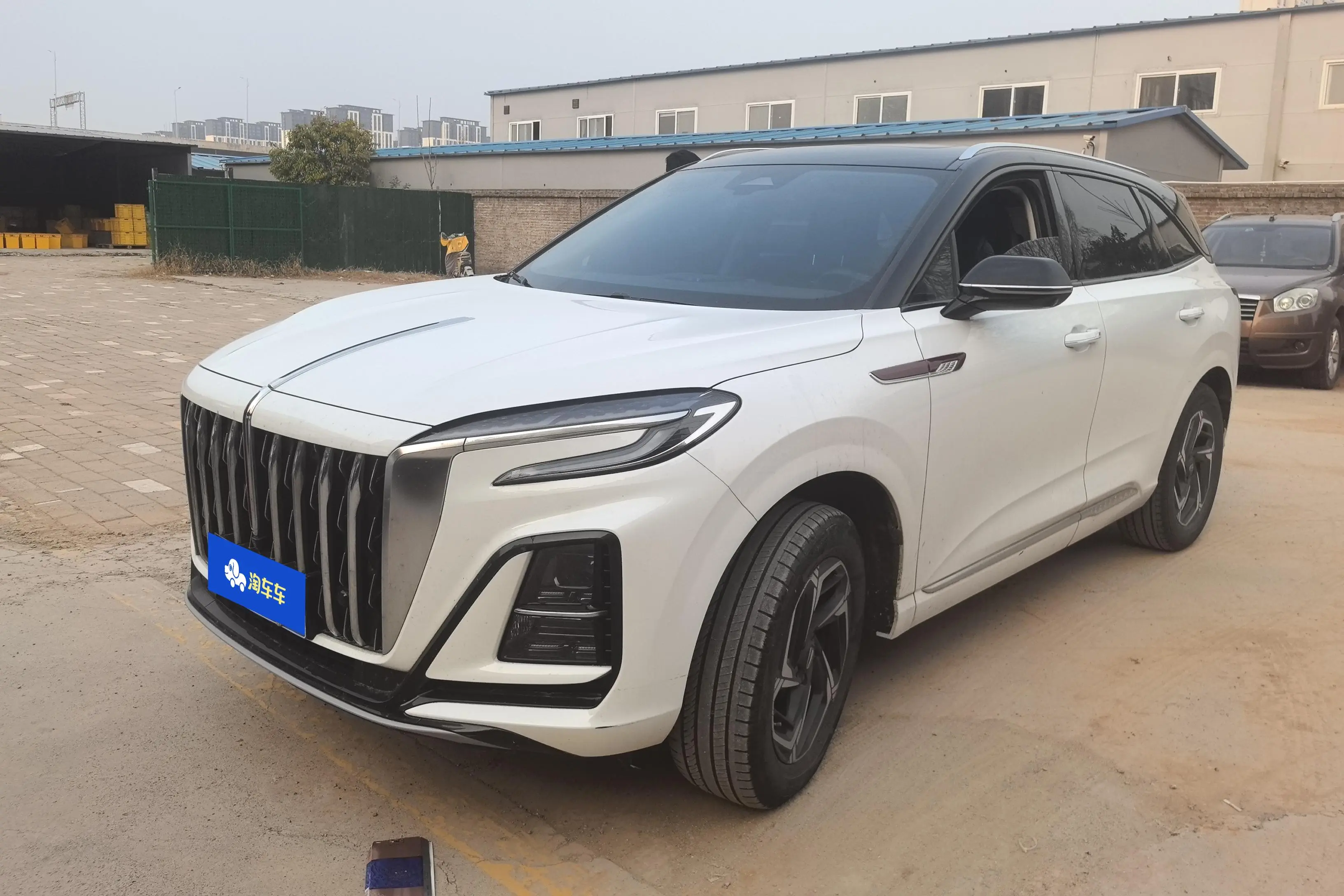 Hongqi HS3  из Китая
