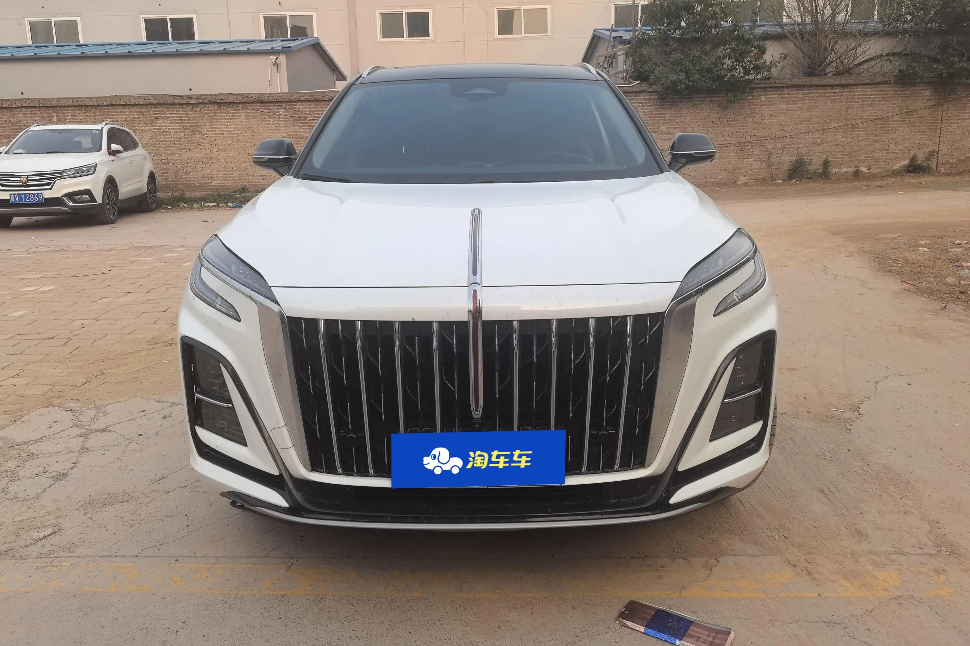 Hongqi HS3  из Китая