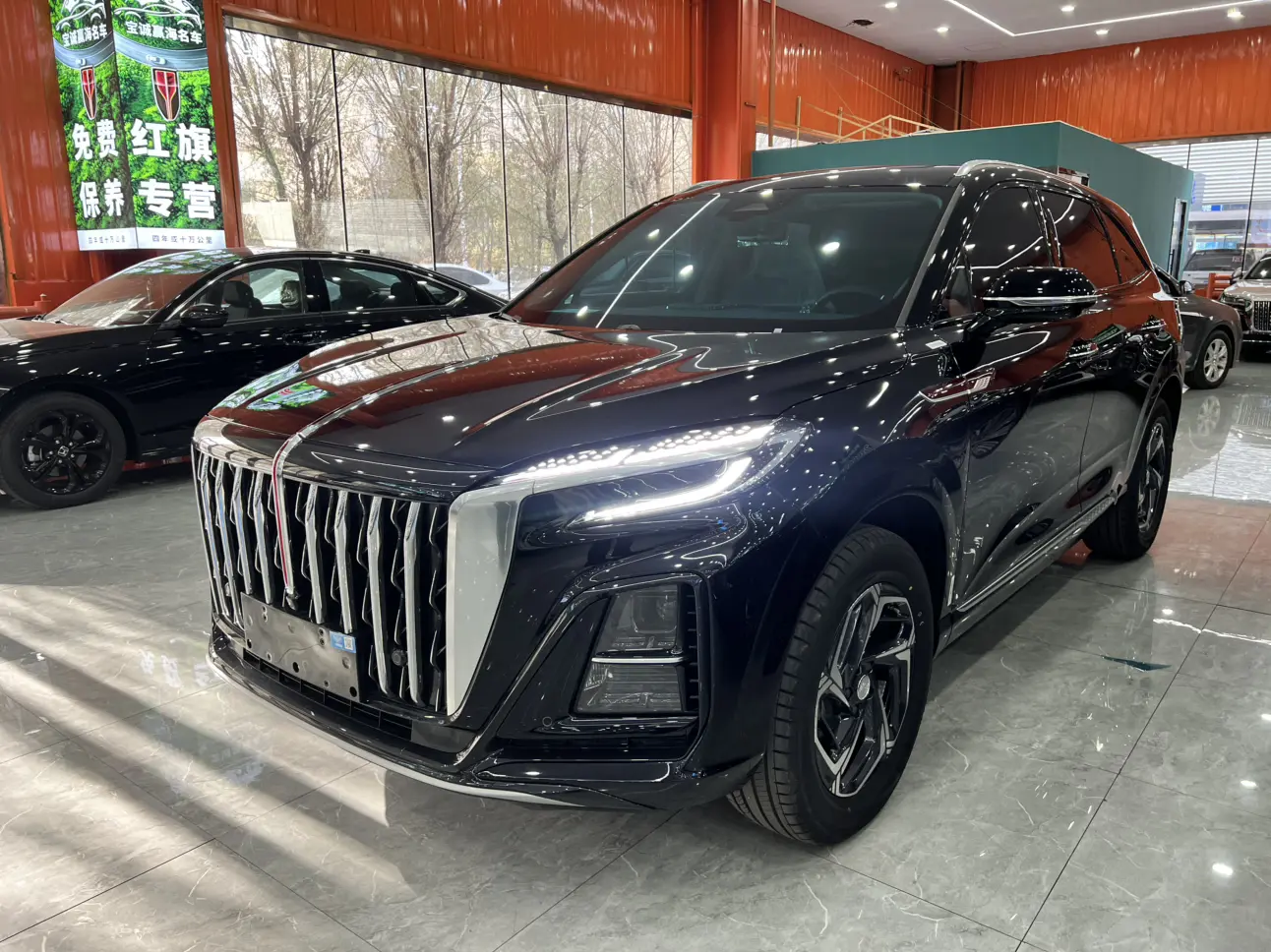 Hongqi HS3  из Китая