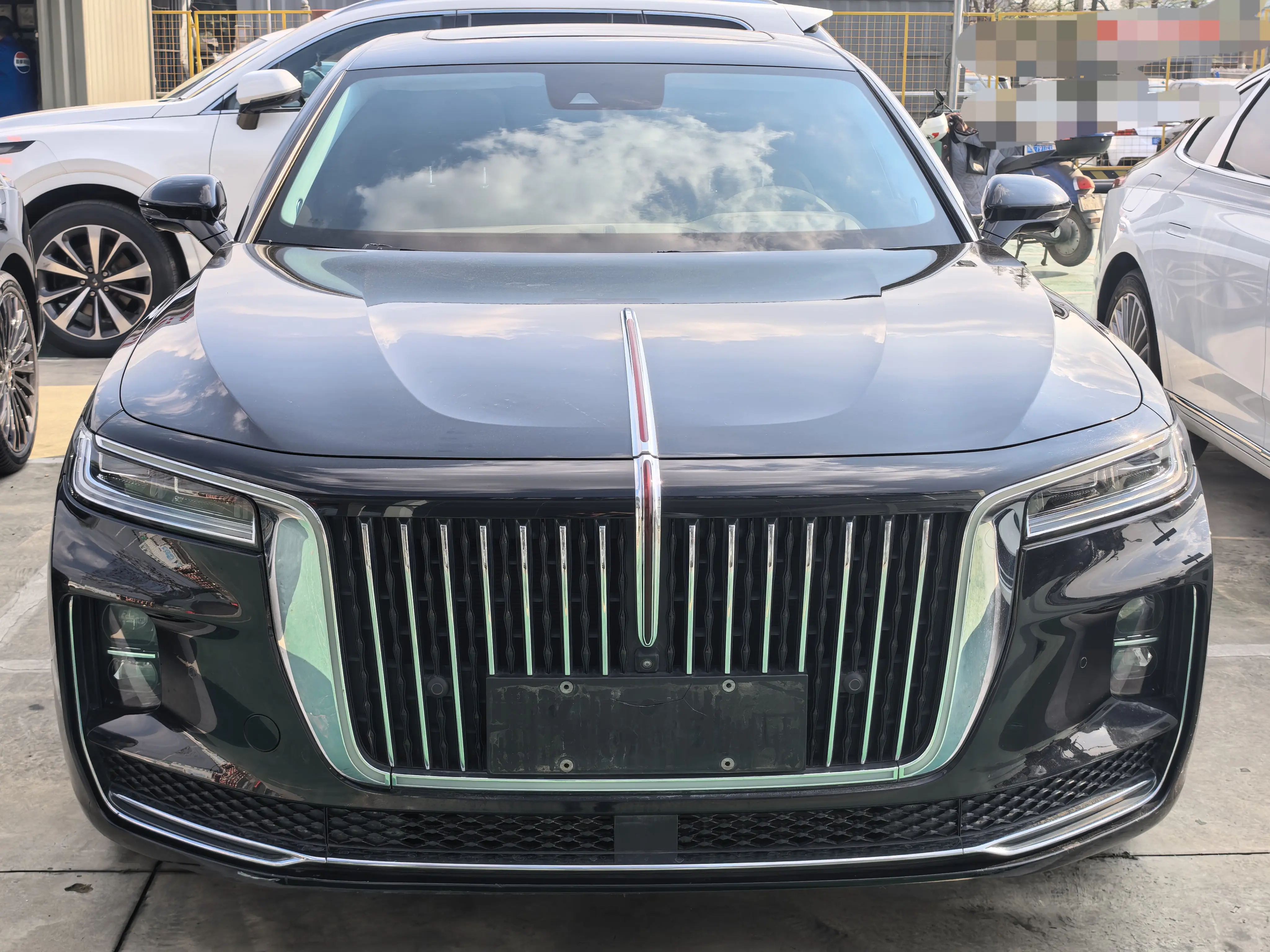 Hongqi H9  из Китая