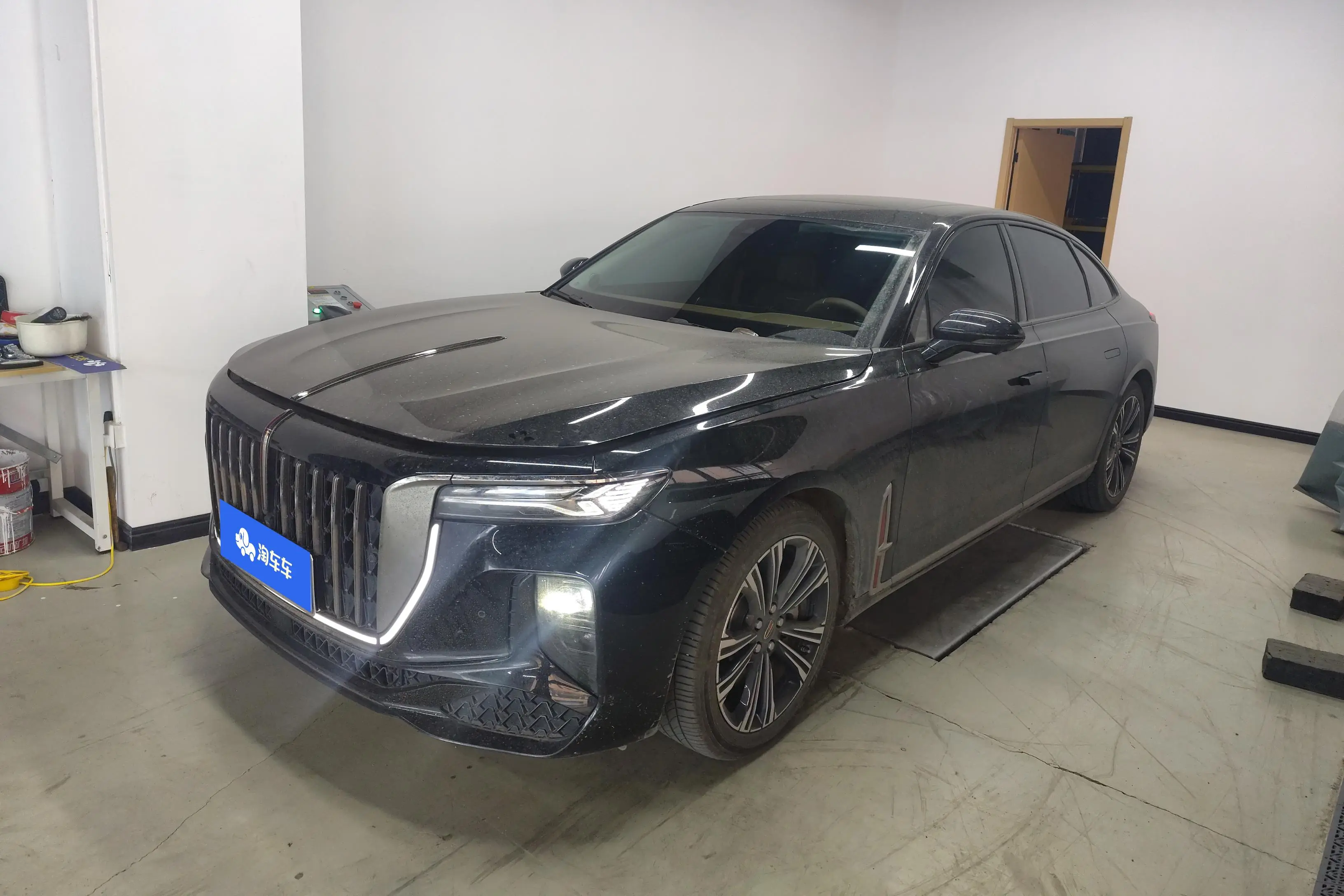 Hongqi H9  из Китая