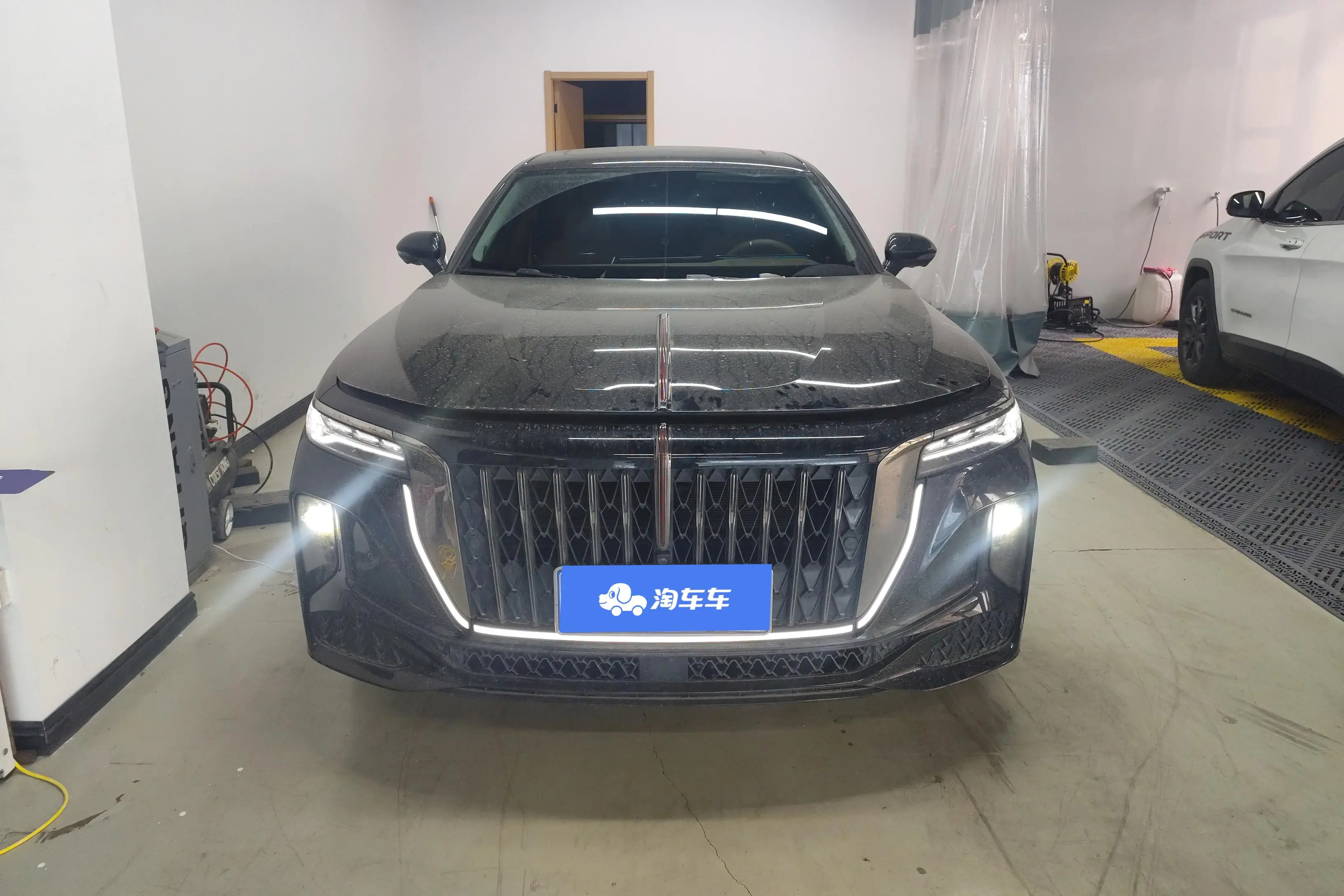 Hongqi H9  из Китая