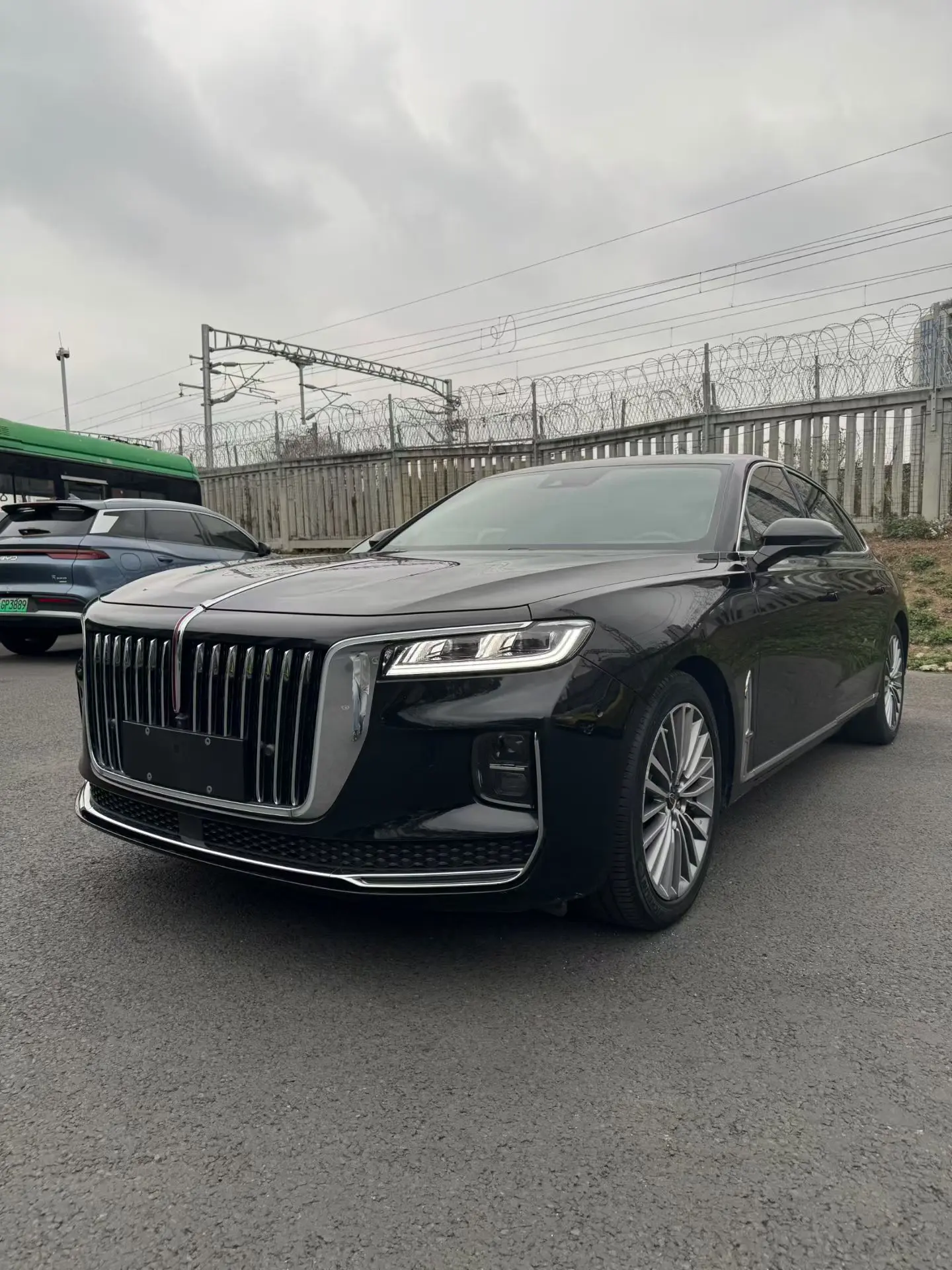Hongqi H9  из Китая