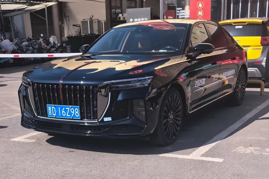 Hongqi H9  из Китая