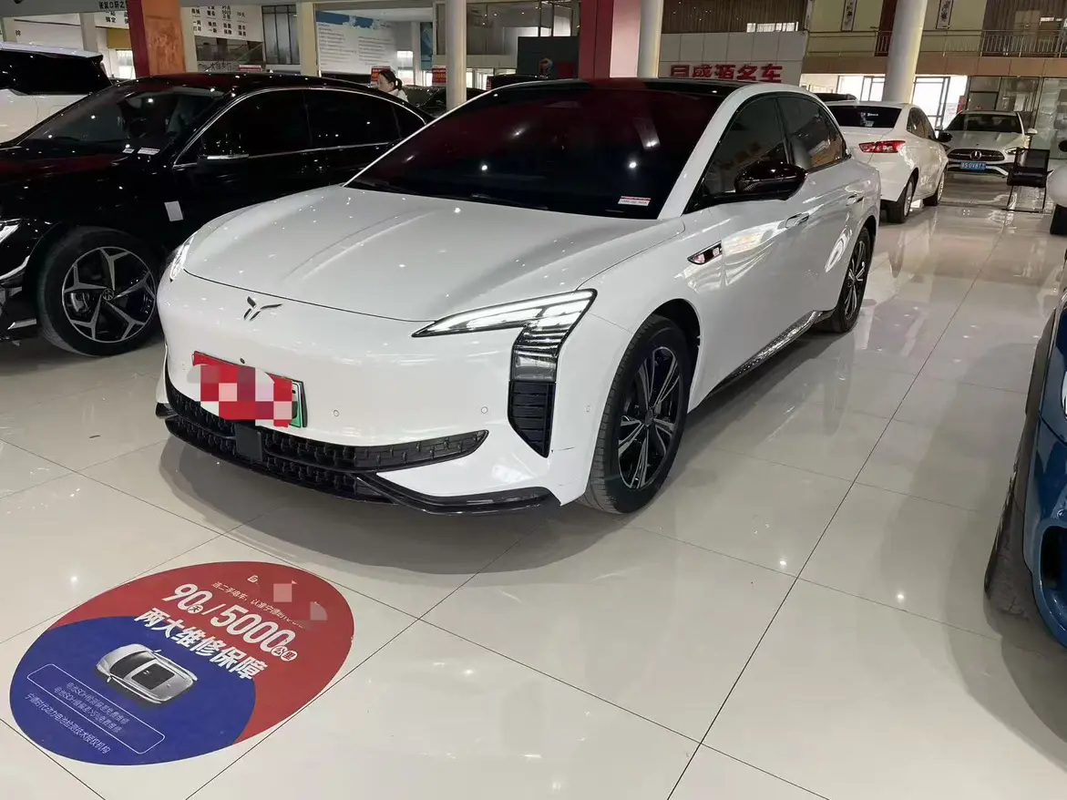 Hongqi EH7  из Китая