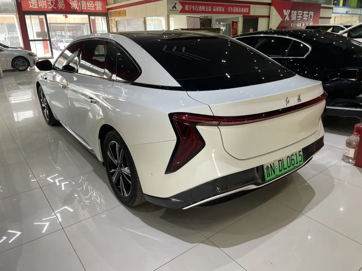 Hongqi EH7  из Китая