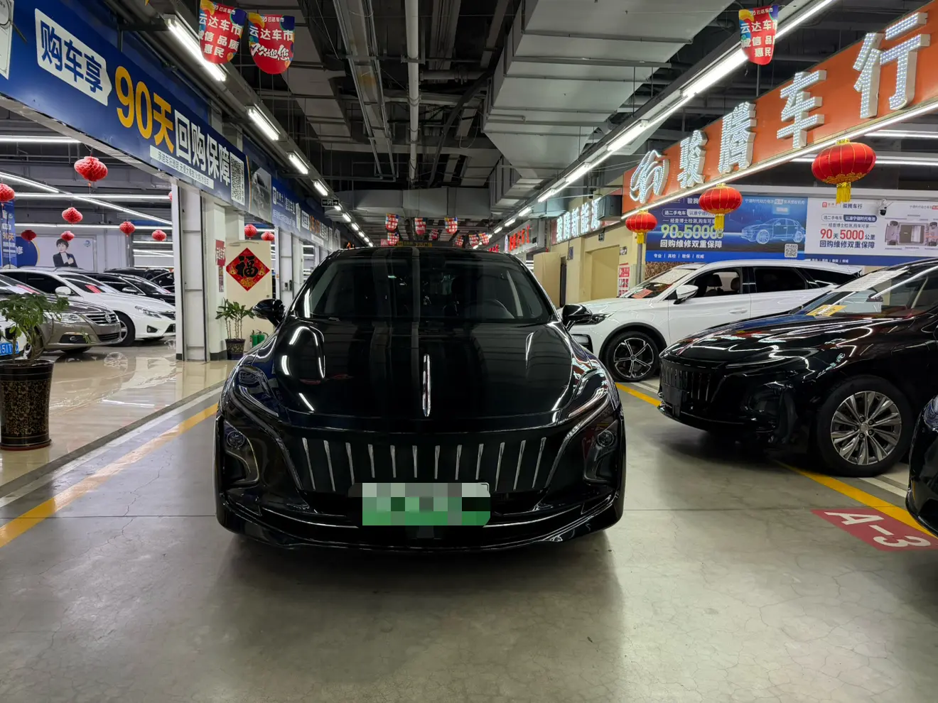 Hongqi E-QM5  из Китая