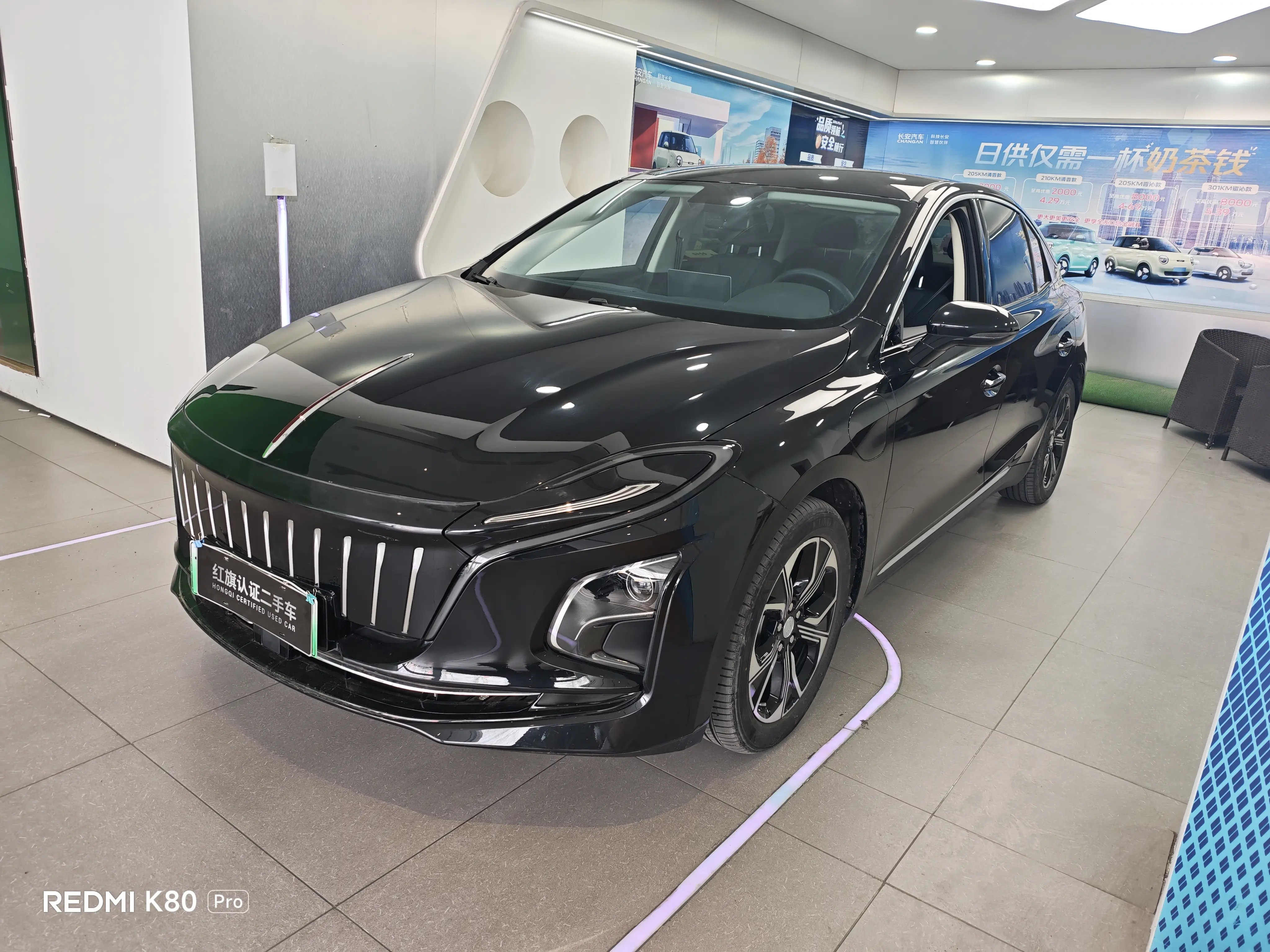 Hongqi E-QM5  из Китая