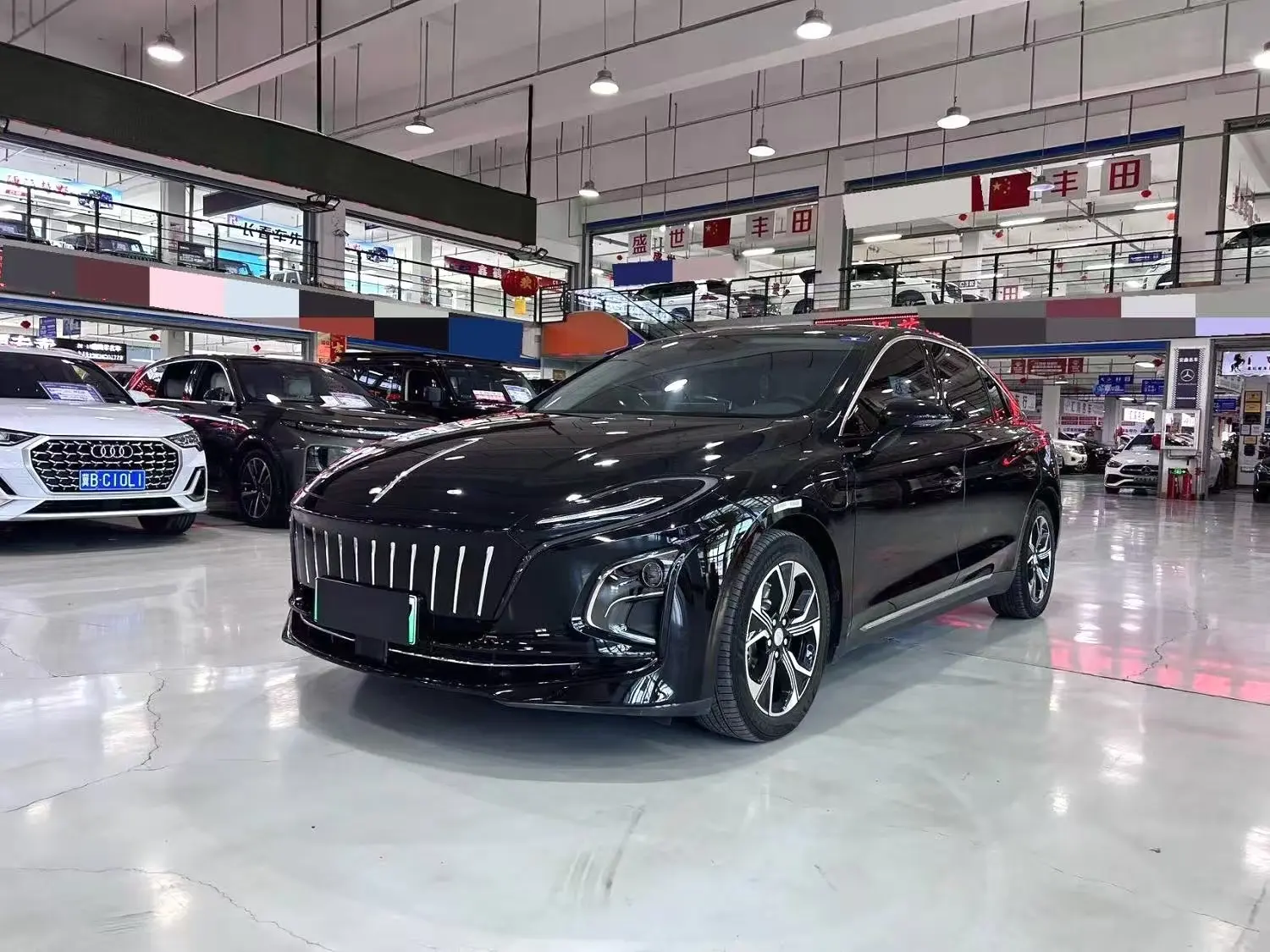 Hongqi E-QM5  из Китая