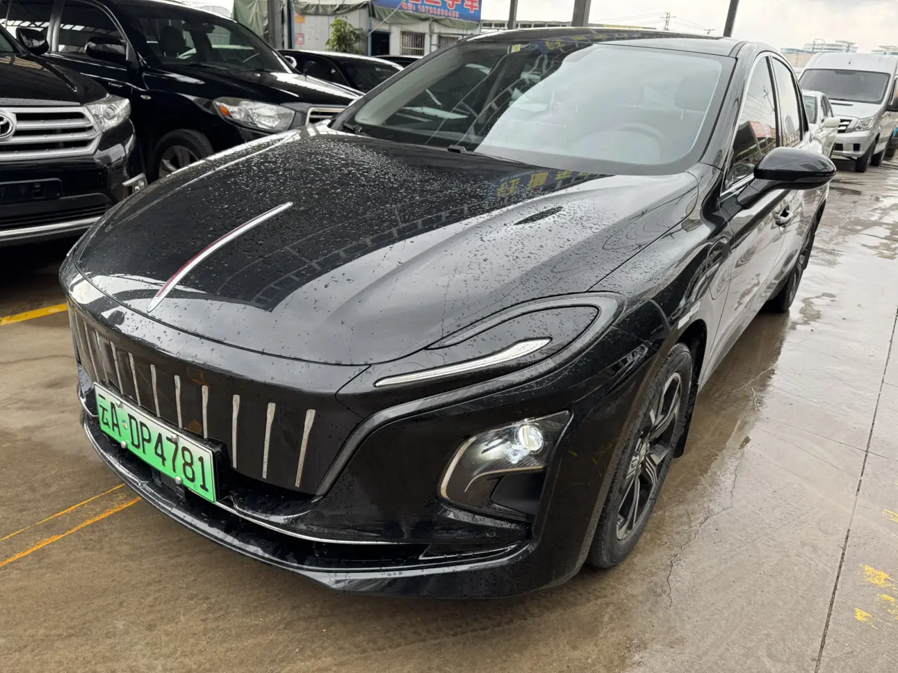 Hongqi E-QM5  из Китая