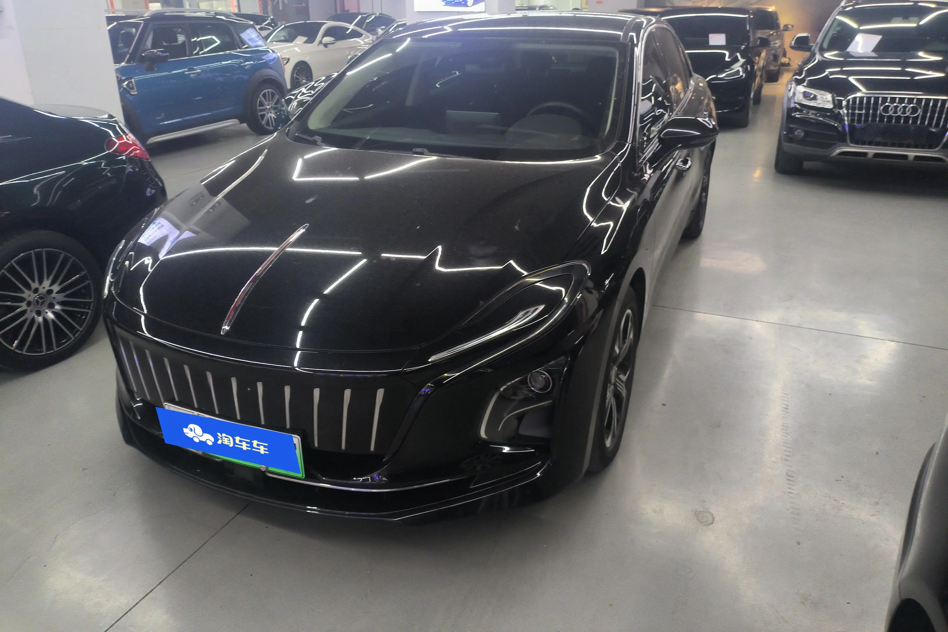 Hongqi E-QM5  из Китая