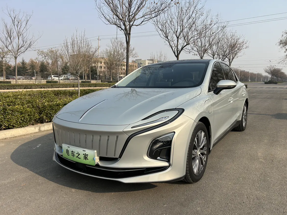 Hongqi E-QM5  из Китая