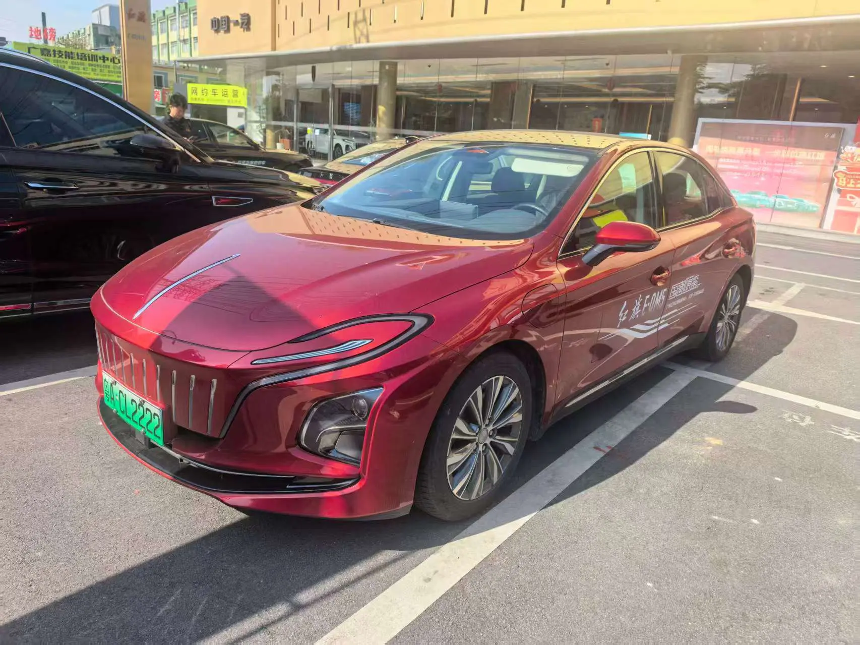 Hongqi E-QM5  из Китая