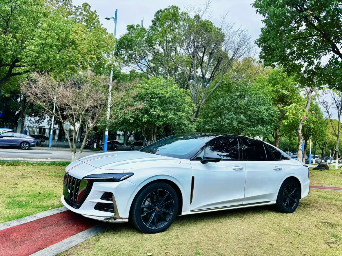 Hongqi H6  из Китая