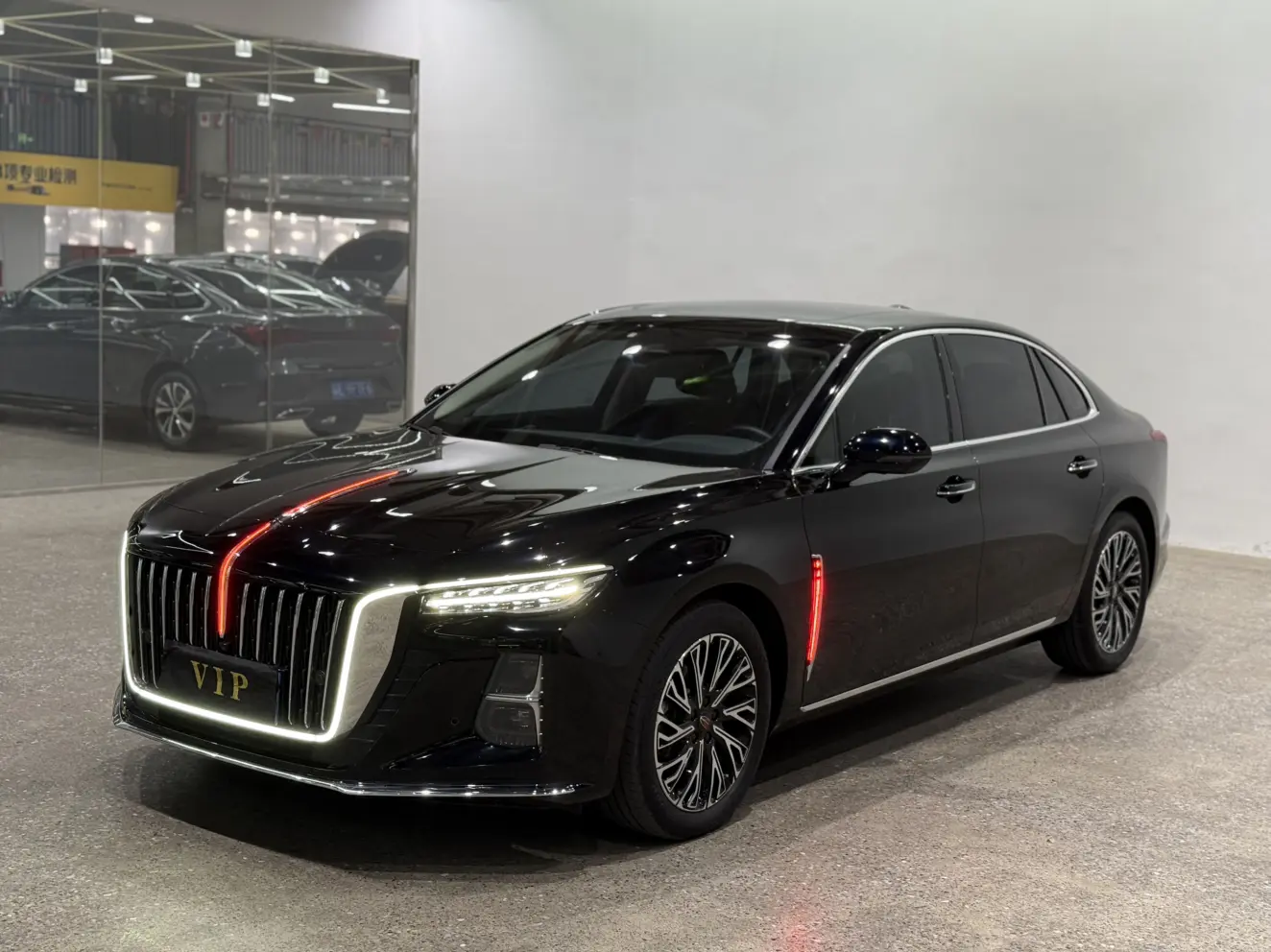 Hongqi H5  из Китая