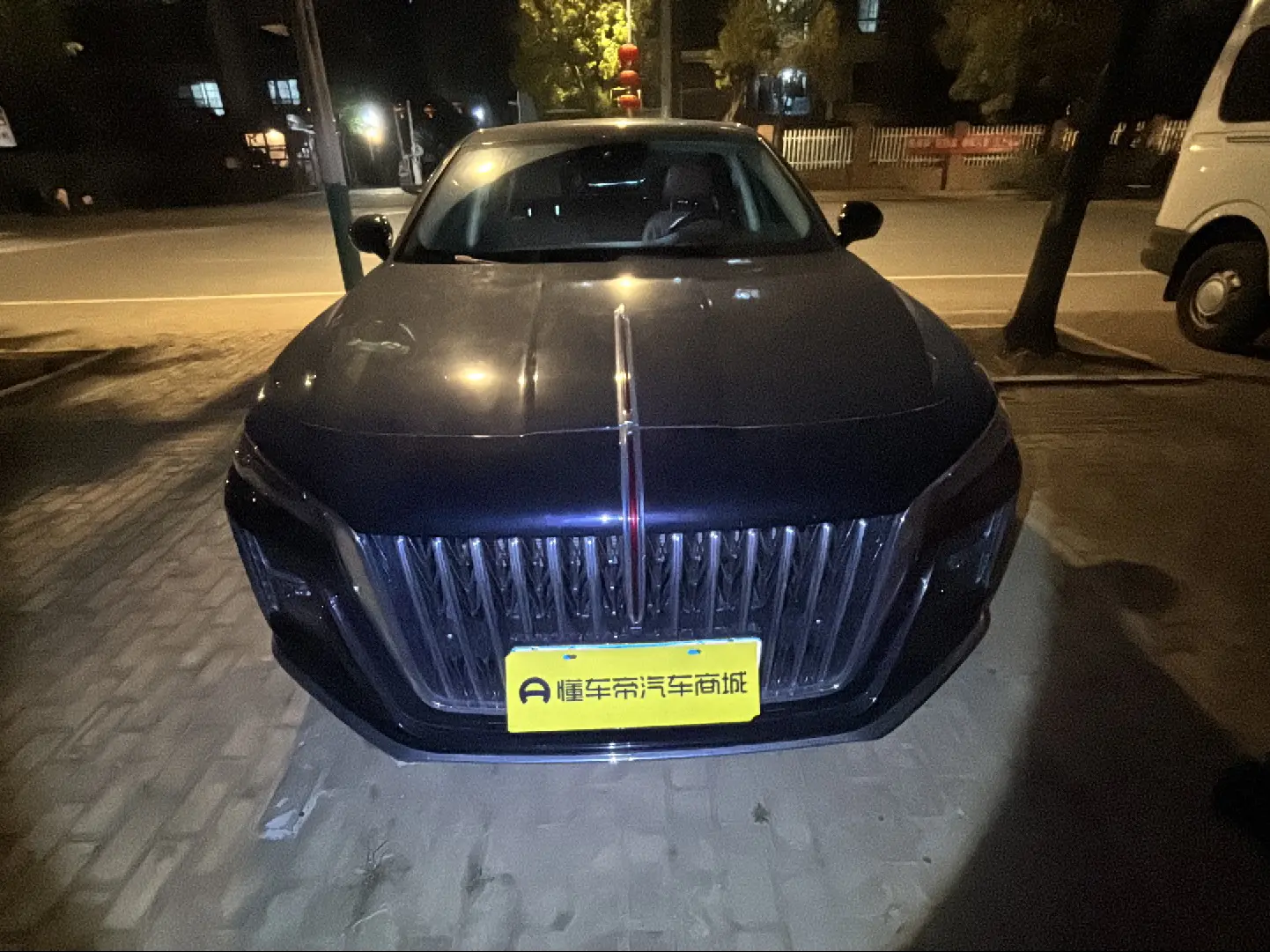 Hongqi H5  из Китая