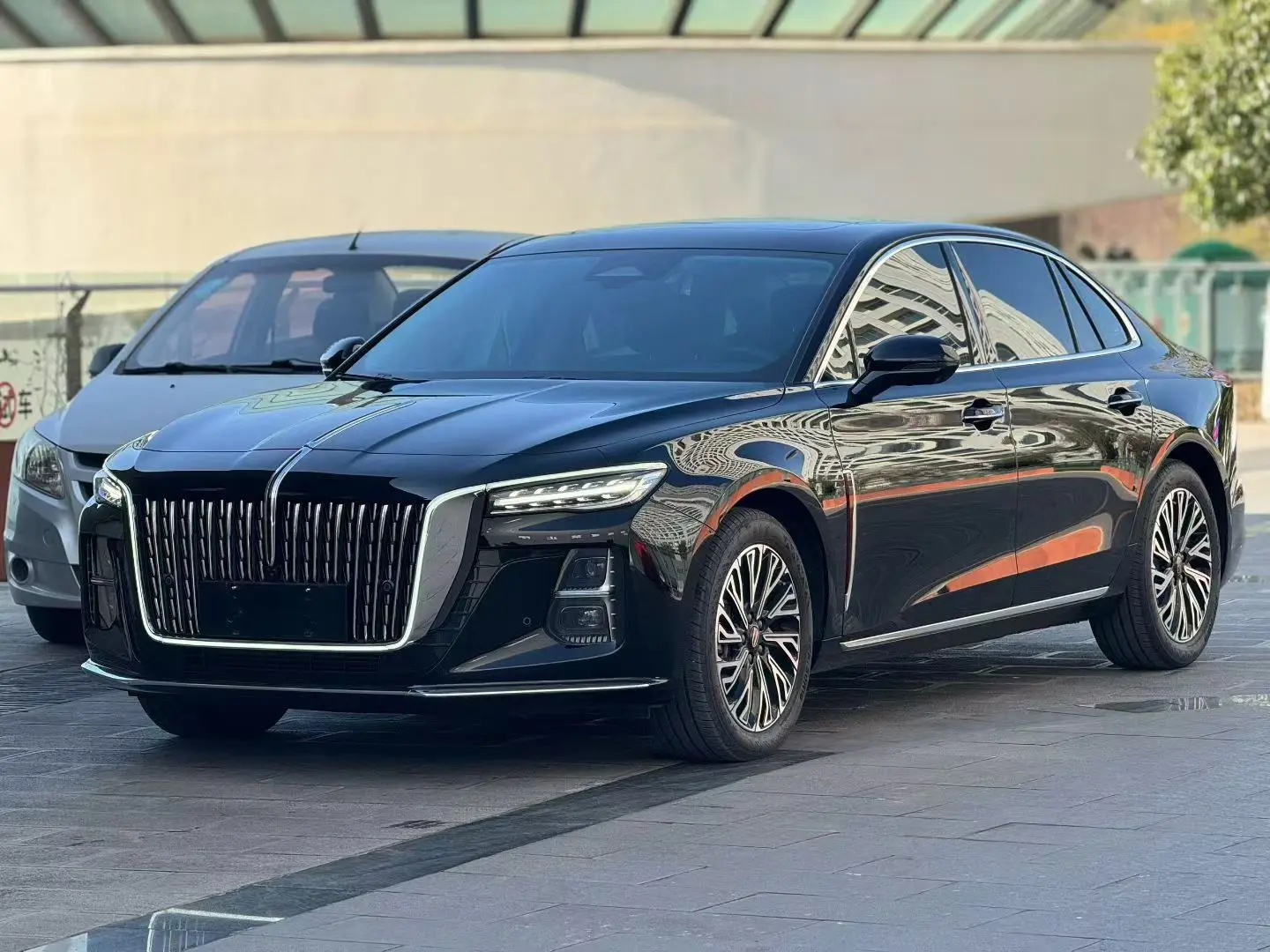 Hongqi H5  из Китая