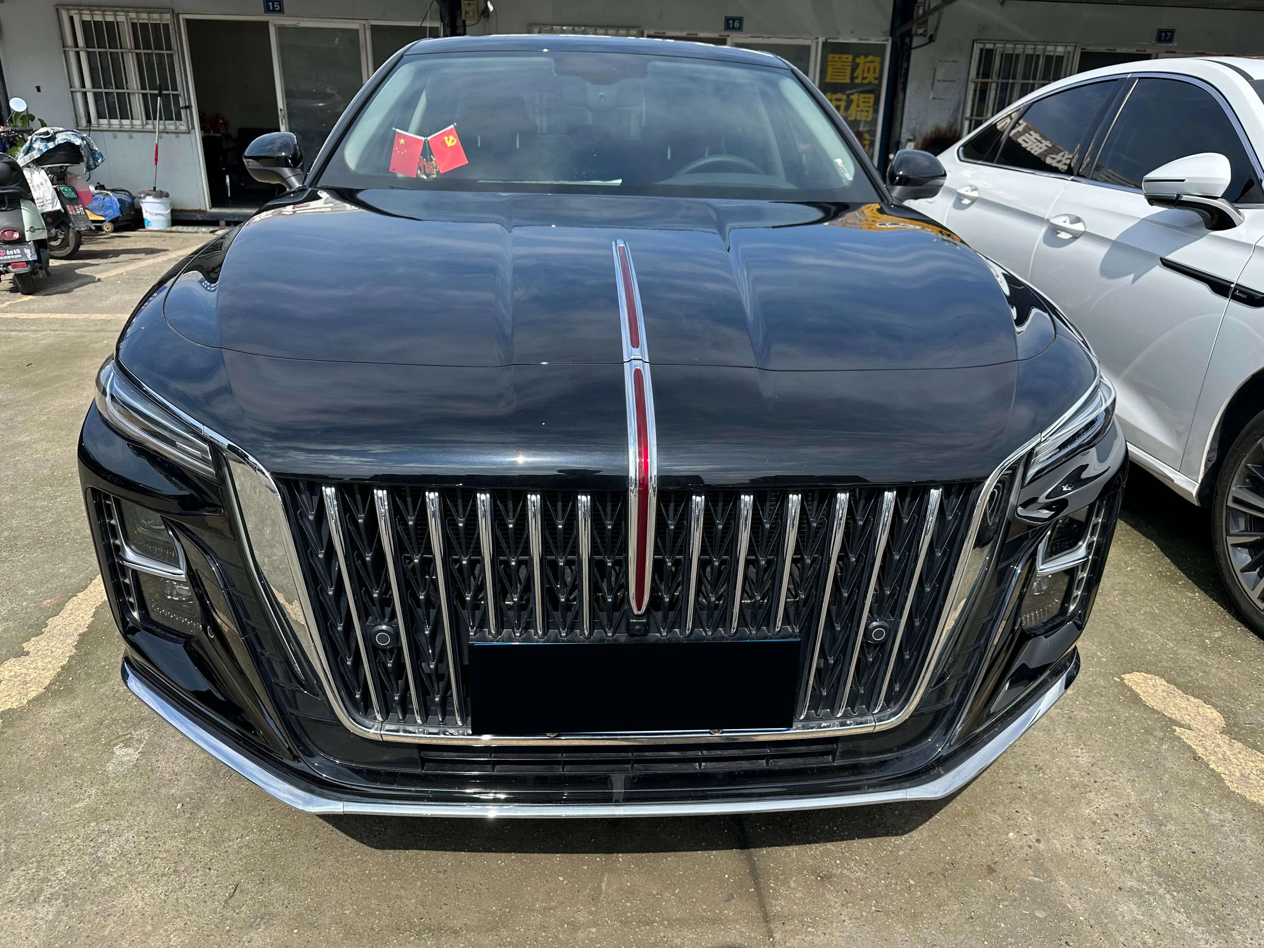 Hongqi H5  из Китая