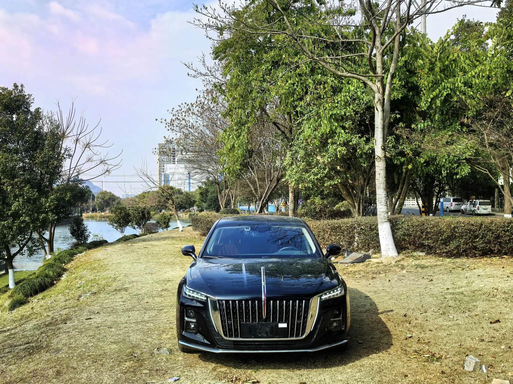 Hongqi H5  из Китая