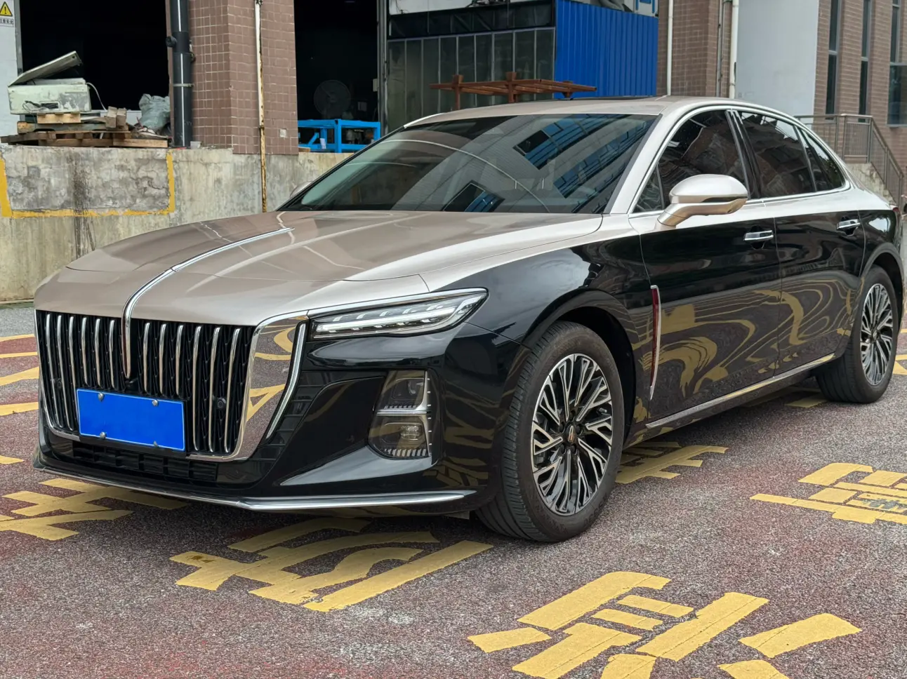 Hongqi H5  из Китая