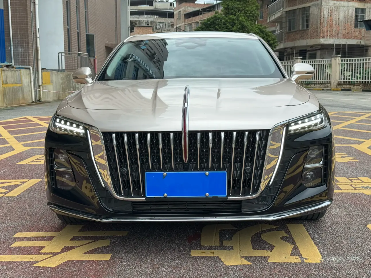 Hongqi H5  из Китая