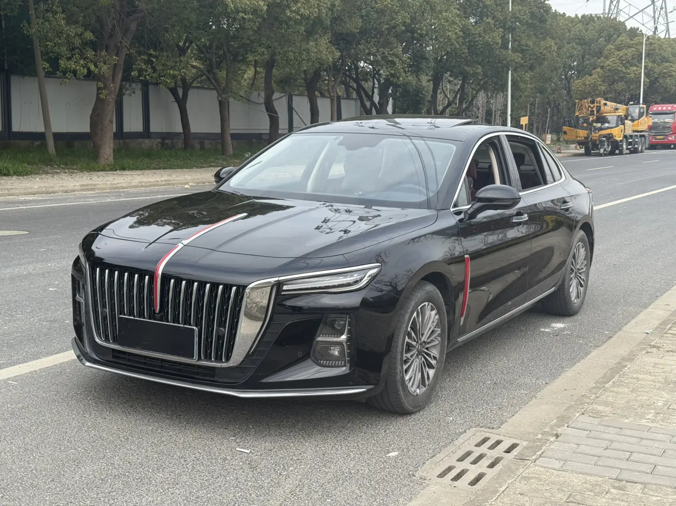 Hongqi H5  из Китая