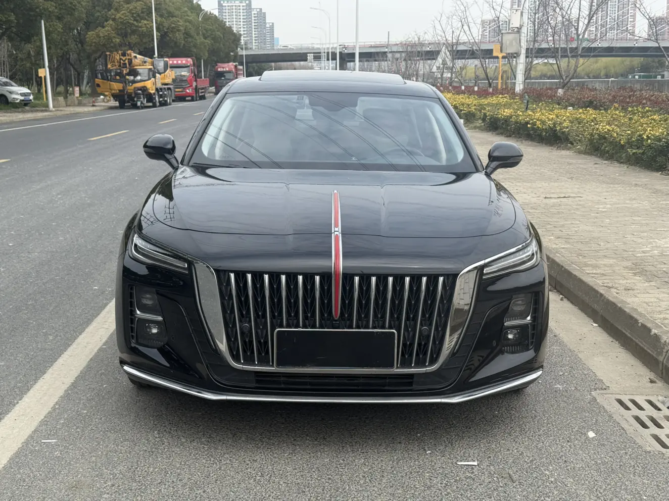 Hongqi H5  из Китая