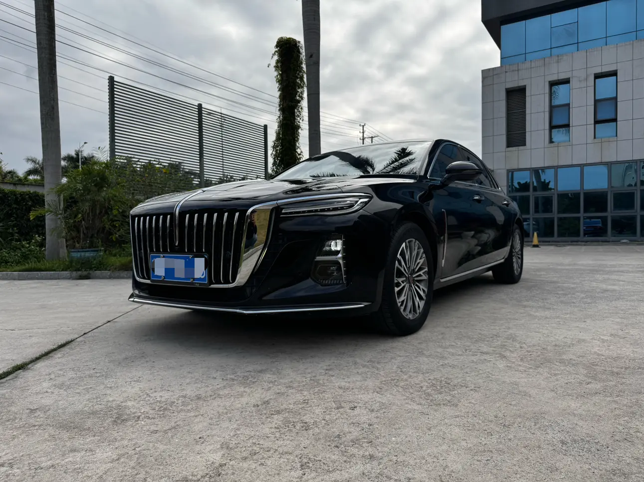 Hongqi H5  из Китая