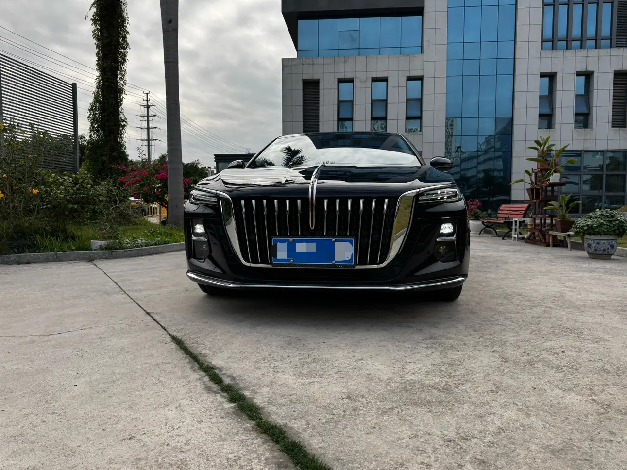 Hongqi H5  из Китая