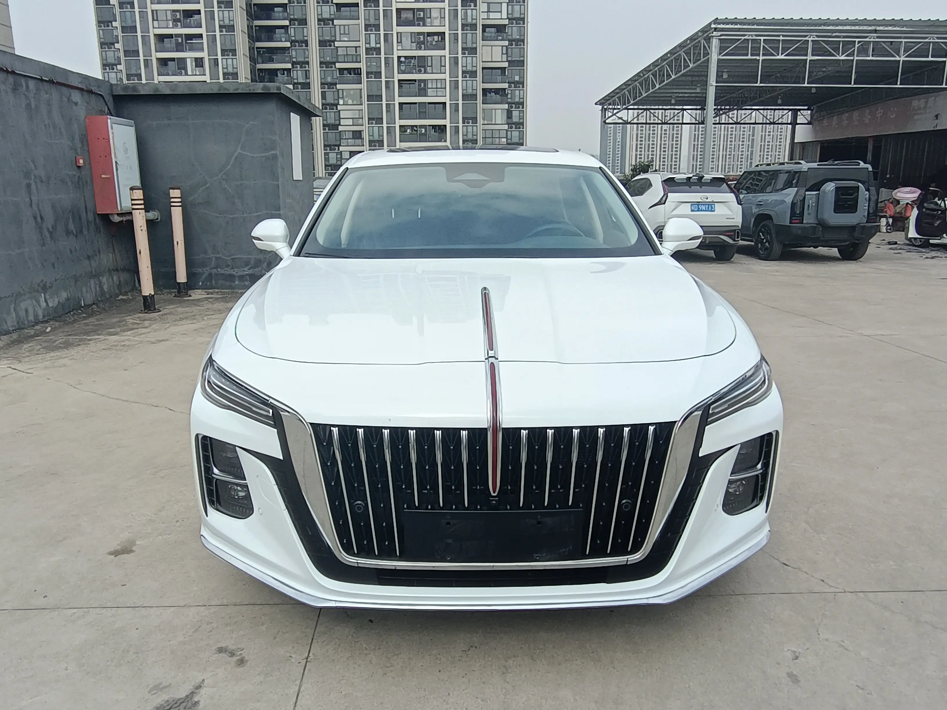 Hongqi H5  из Китая