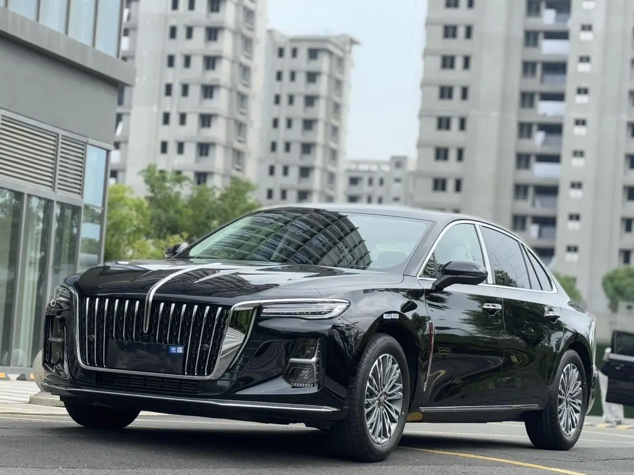 Hongqi H5  из Китая