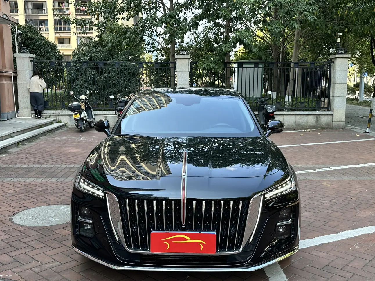 Hongqi H5  из Китая