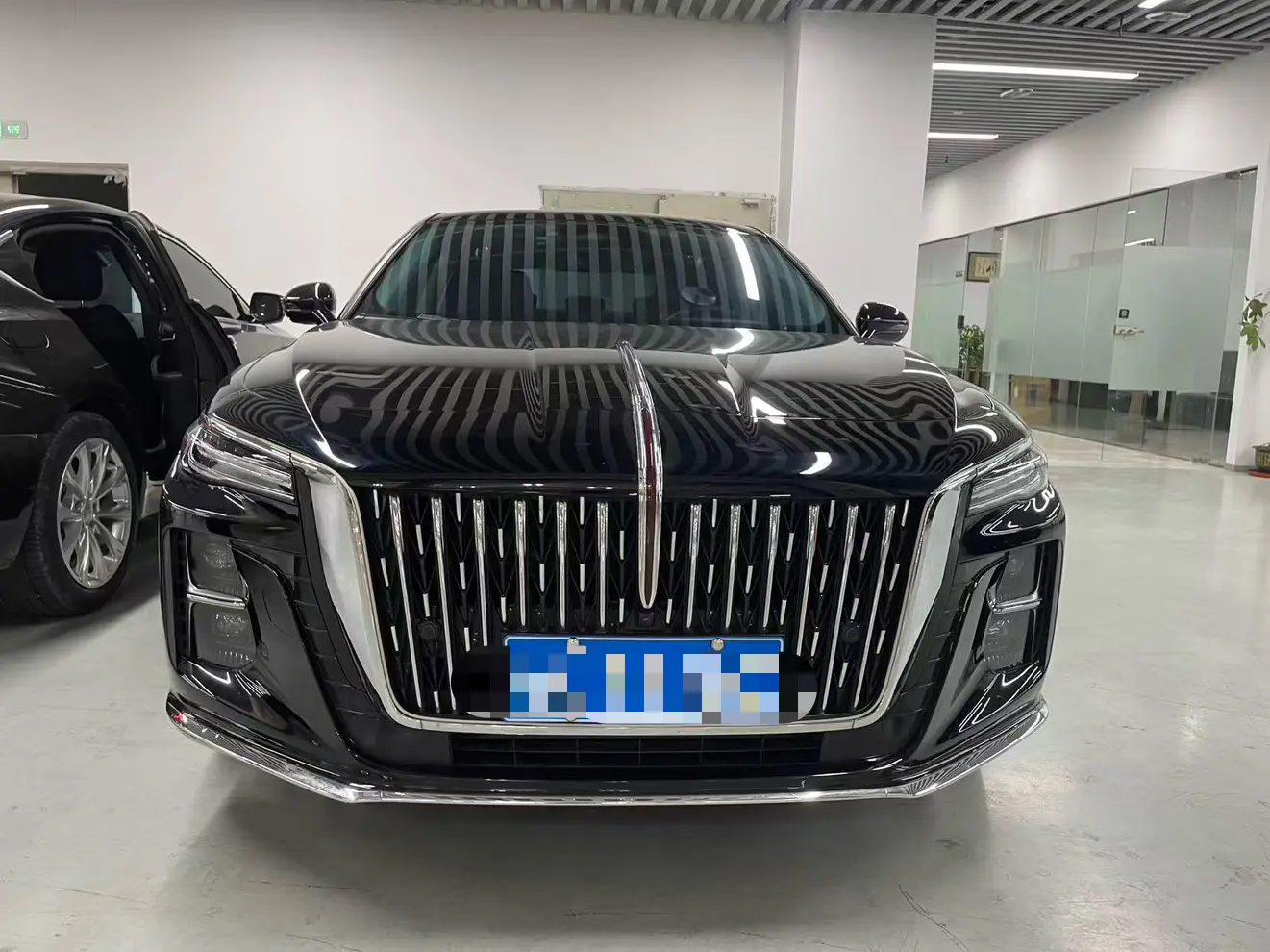Hongqi H5  из Китая