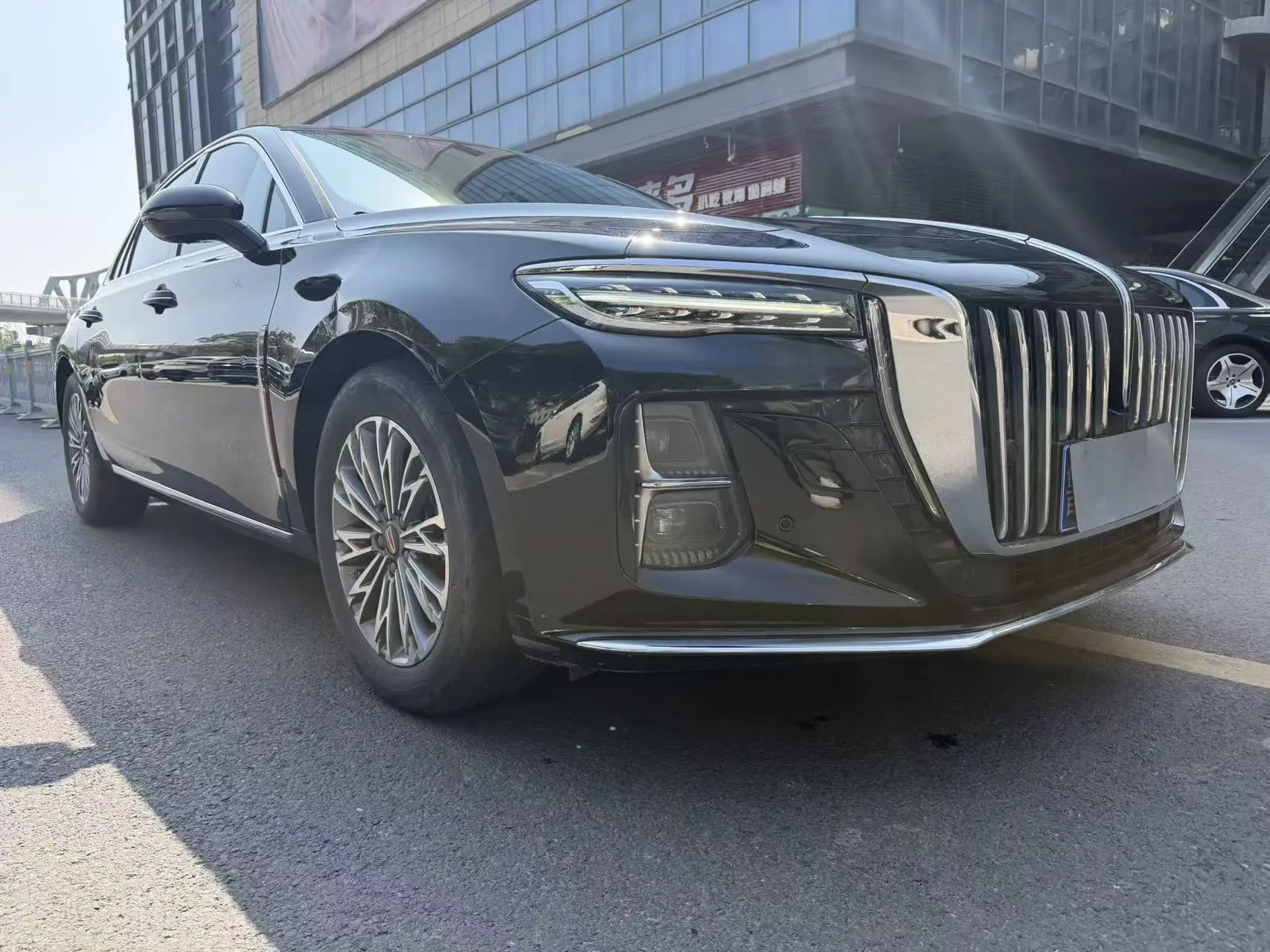 Hongqi H5  из Китая