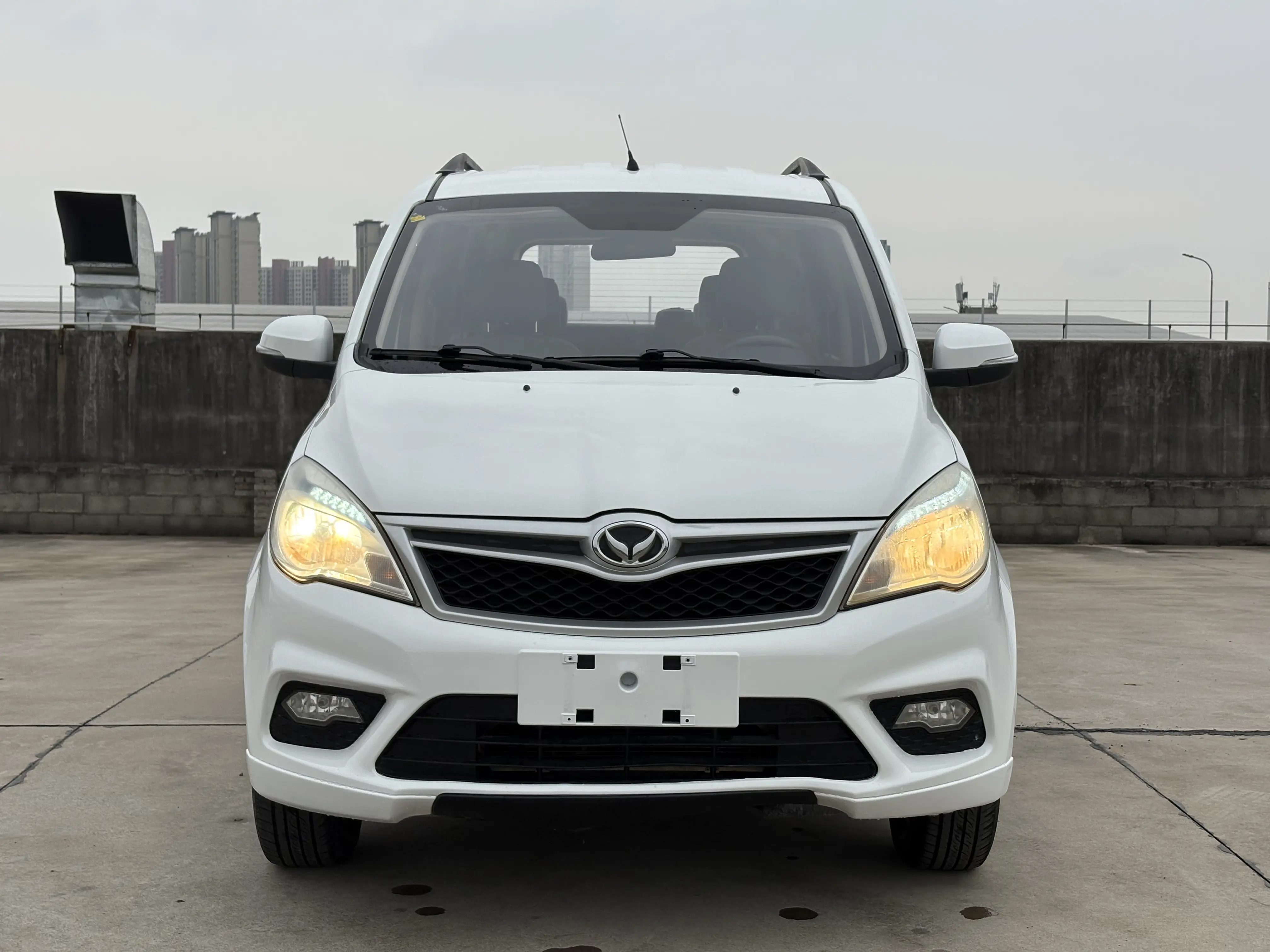 BAIC Huansu H2  из Китая