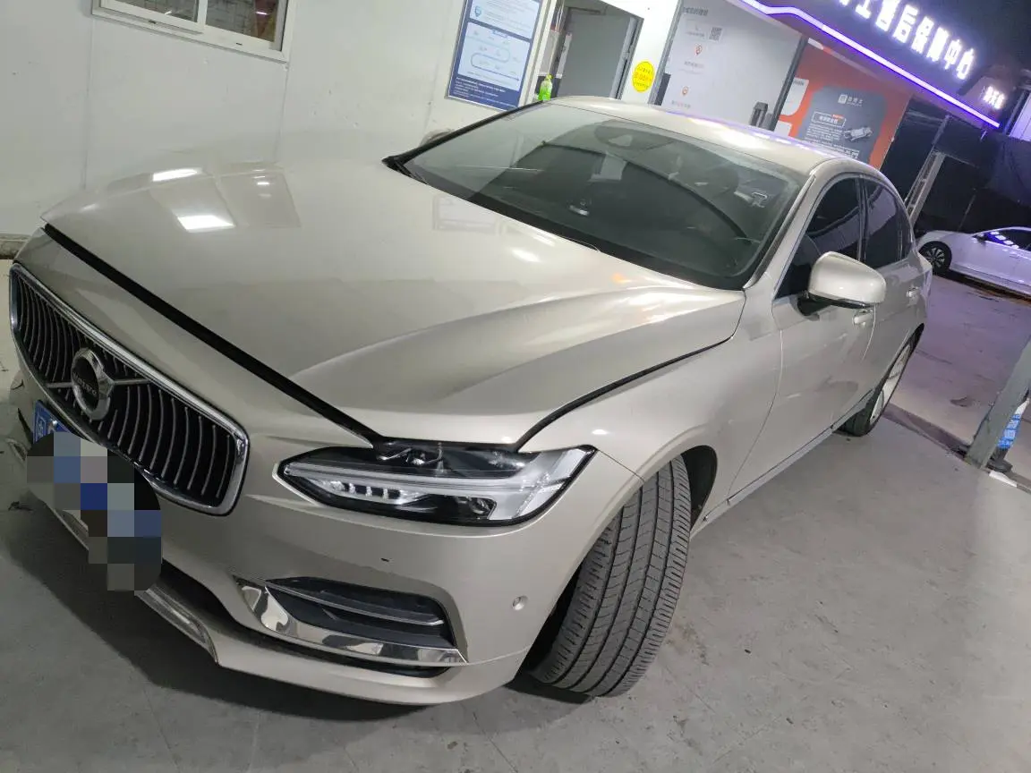 Volvo S90