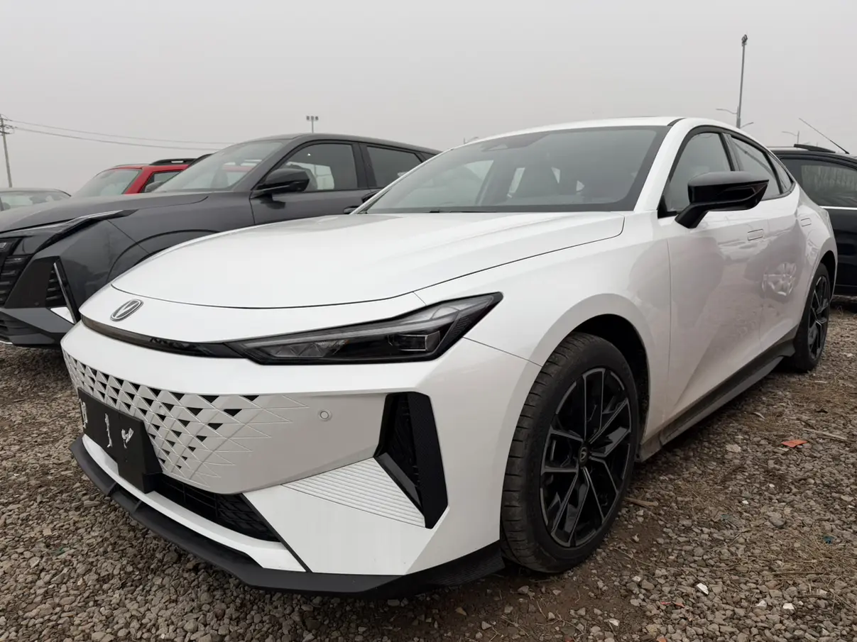 Changan UNI-V  из Китая