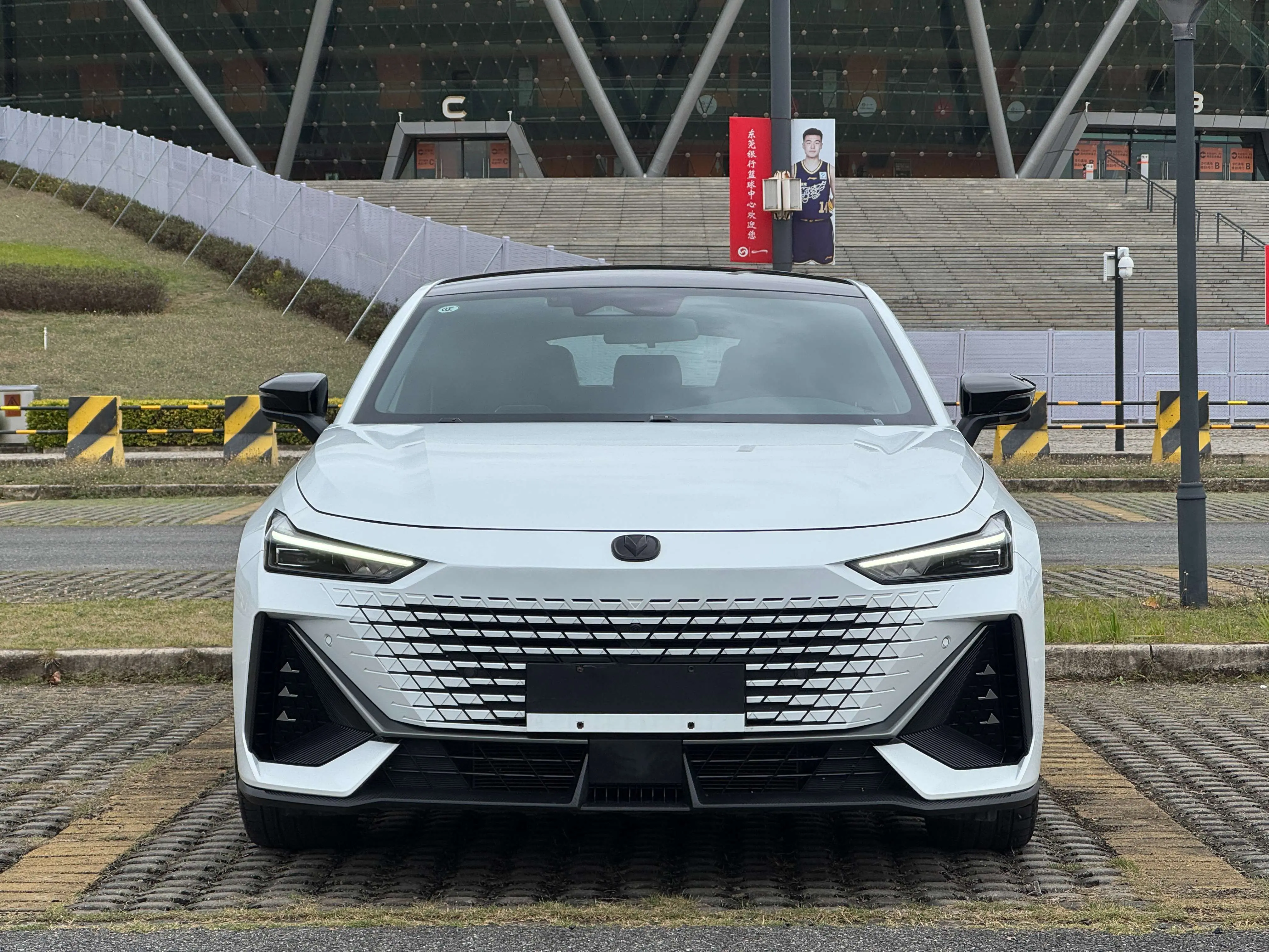 Changan UNI-V  из Китая