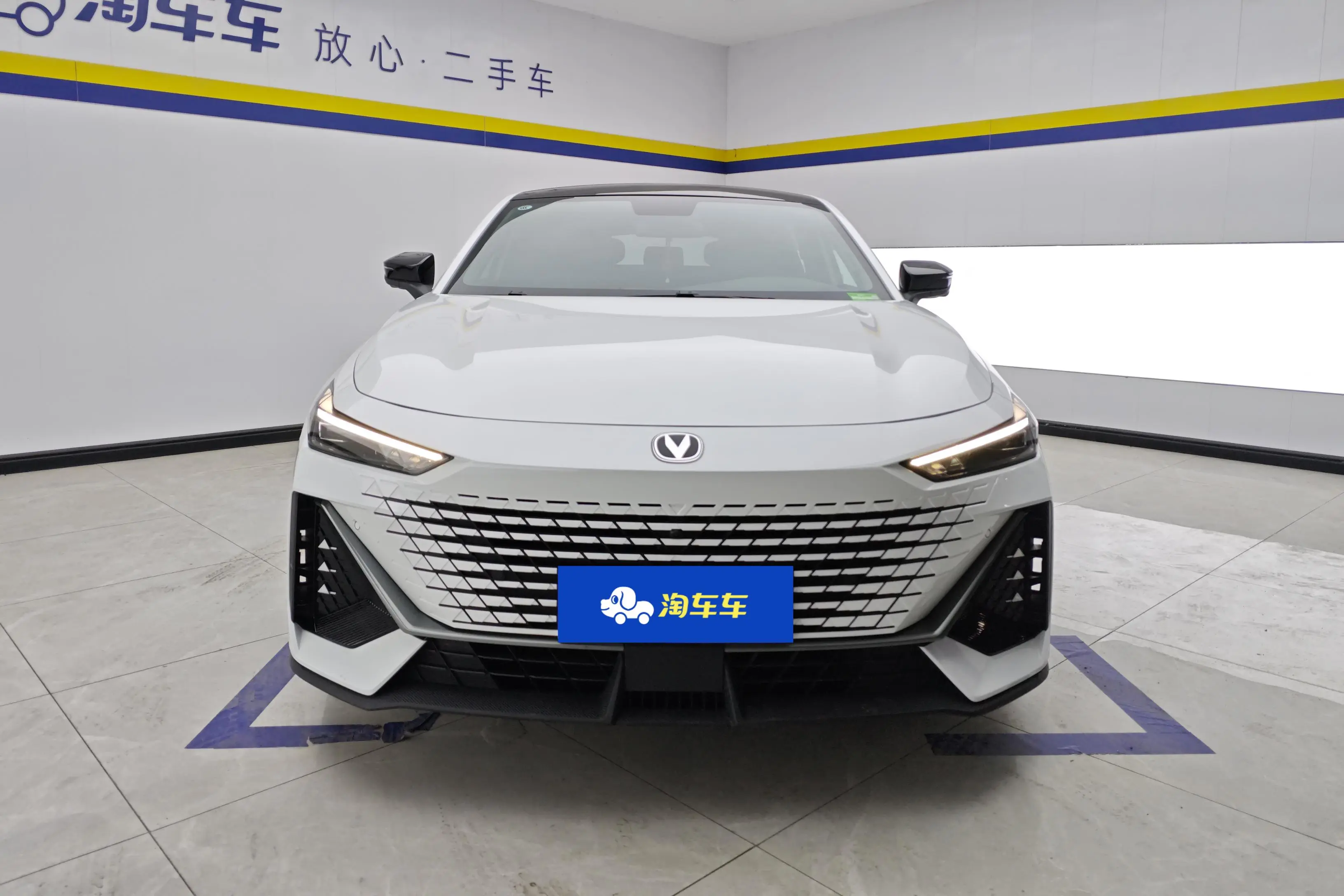 Changan UNI-V  из Китая