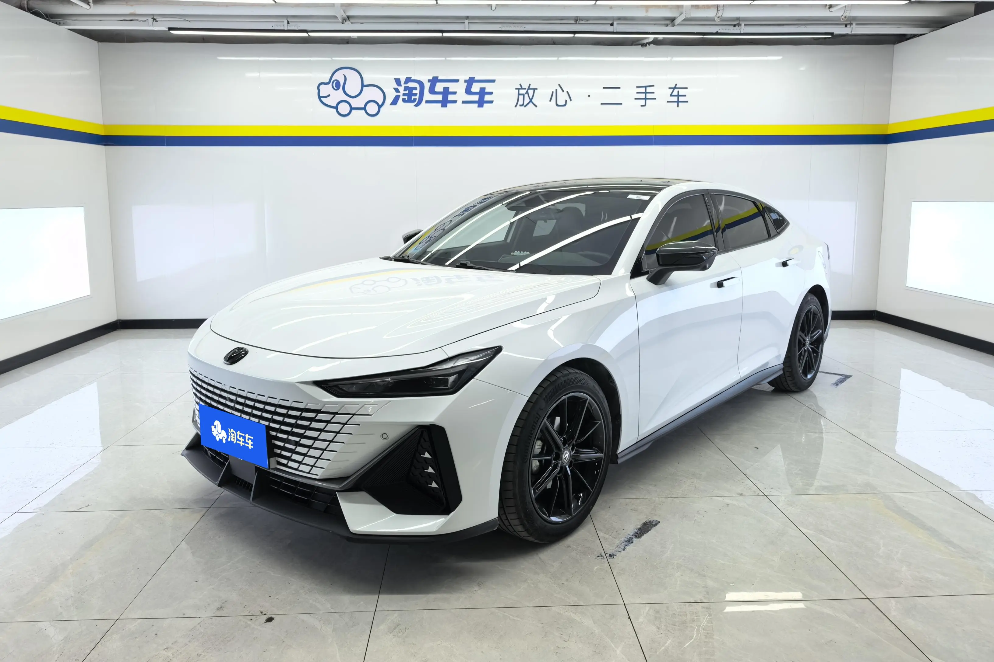 Changan UNI-V  из Китая