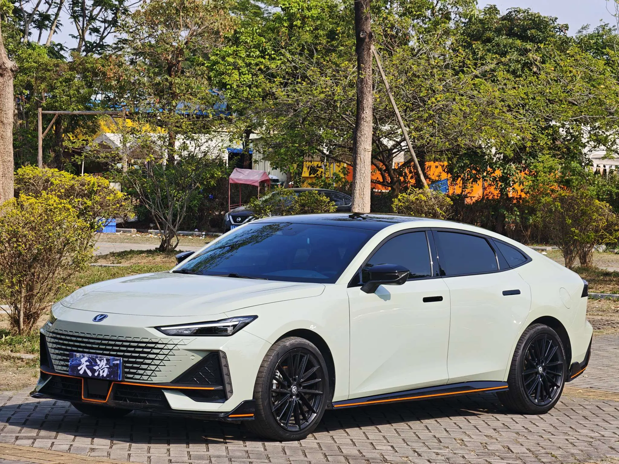 Changan UNI-V  из Китая