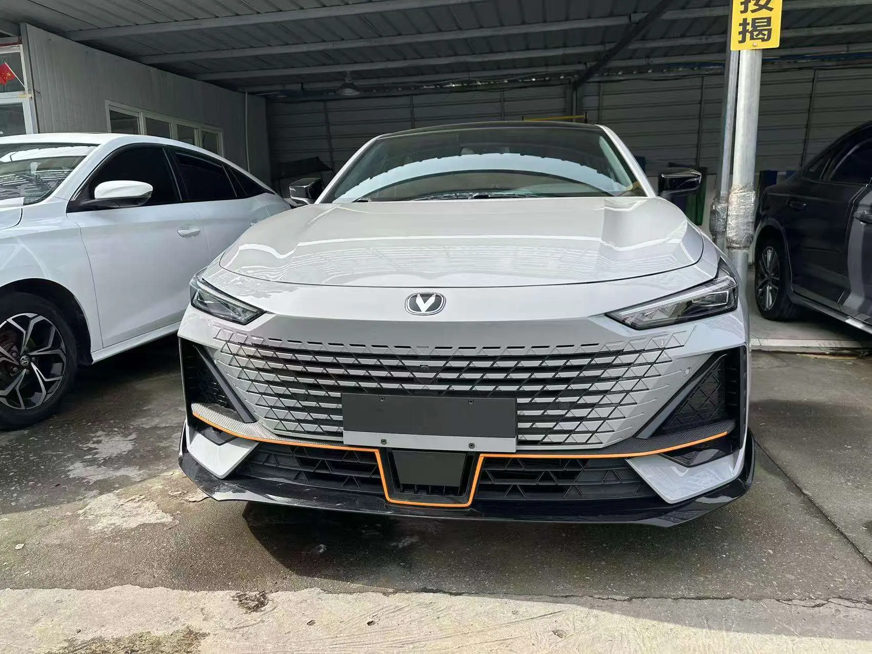 Changan UNI-V  из Китая